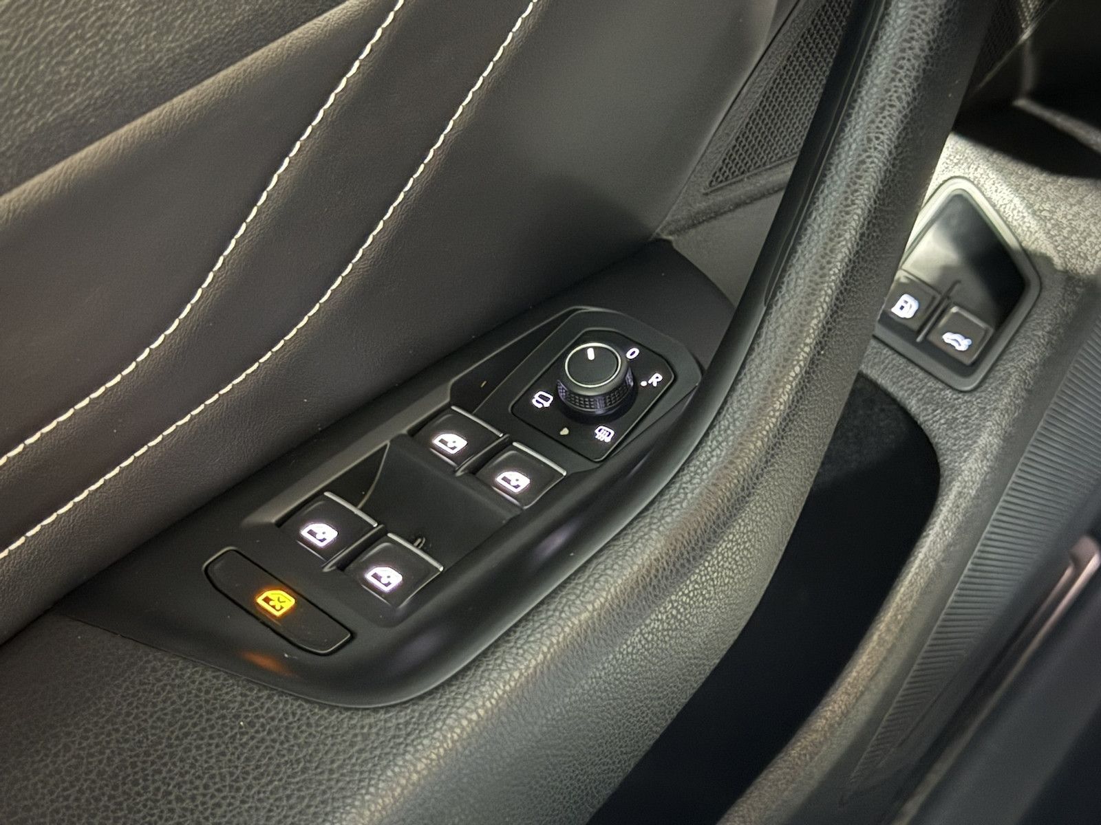 Fahrzeugabbildung Volkswagen Arteon 1.4 eHybrid SB. *Navi*AHK*DCC*360°*Pano*