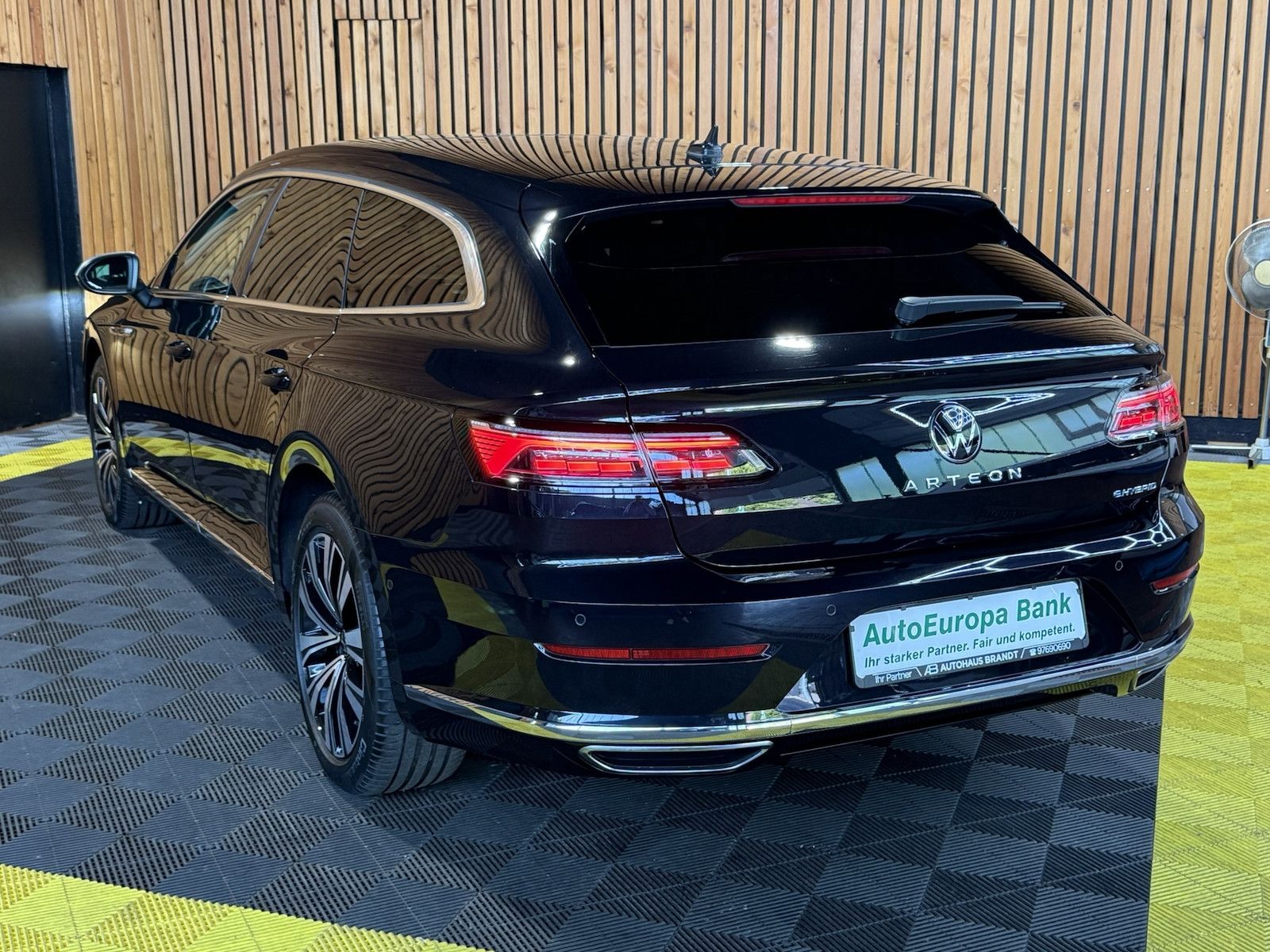 Fahrzeugabbildung Volkswagen Arteon 1.4 eHybrid SB. *Navi*AHK*DCC*360°*Pano*