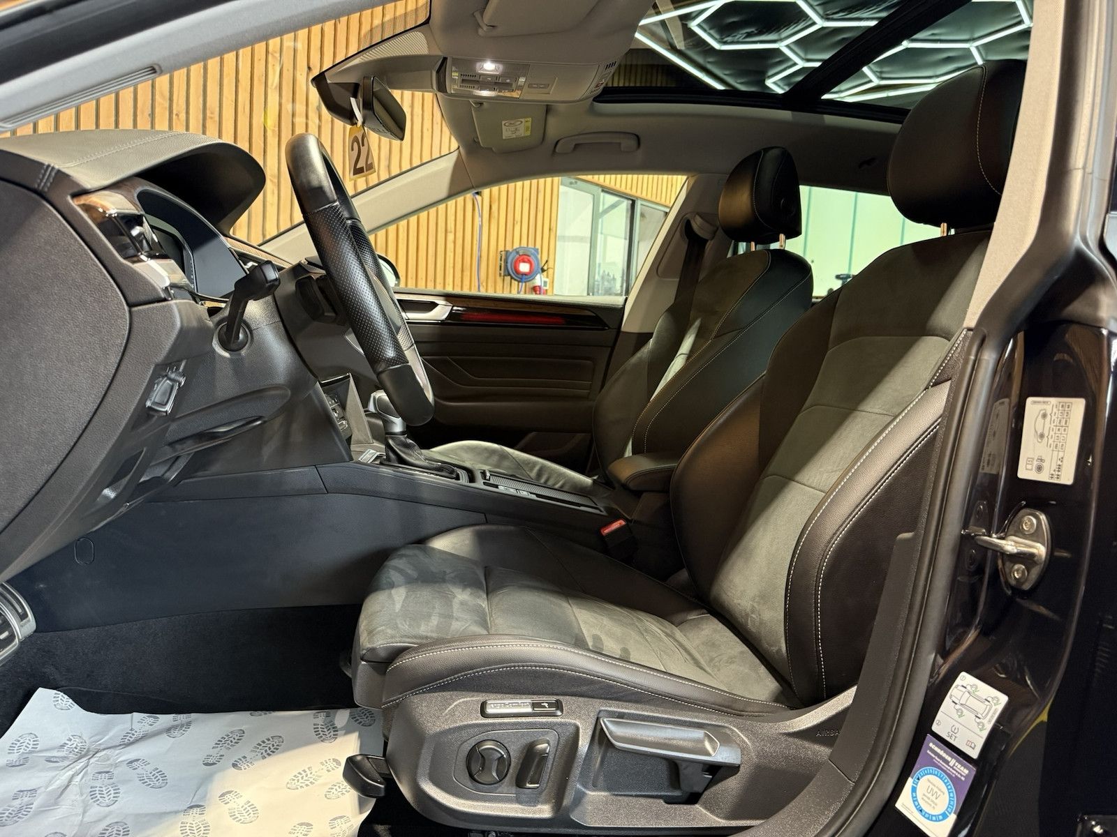 Fahrzeugabbildung Volkswagen Arteon 1.4 eHybrid SB. *Navi*AHK*DCC*360°*Pano*