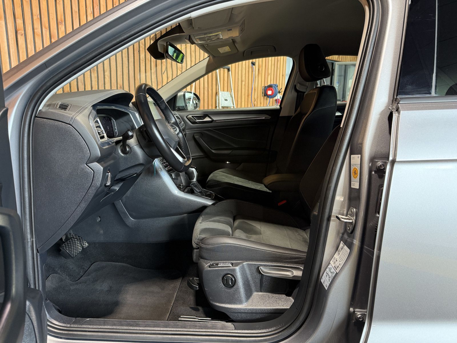 Fahrzeugabbildung Volkswagen T-Roc 2,0 TDI Life DSG *Navi*AHK*LED*Kam*Virtual