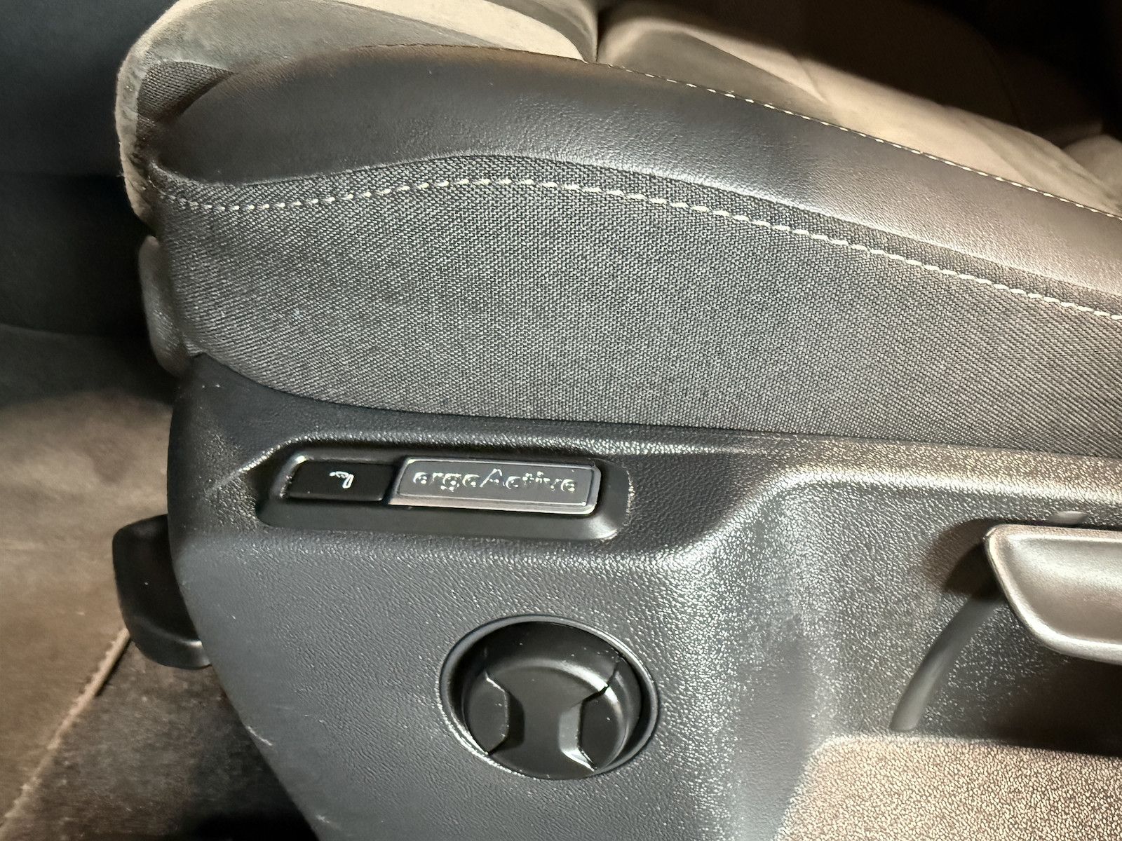 Fahrzeugabbildung Volkswagen T-Roc 2,0 TDI Life DSG *Navi*AHK*LED*Kam*Virtual