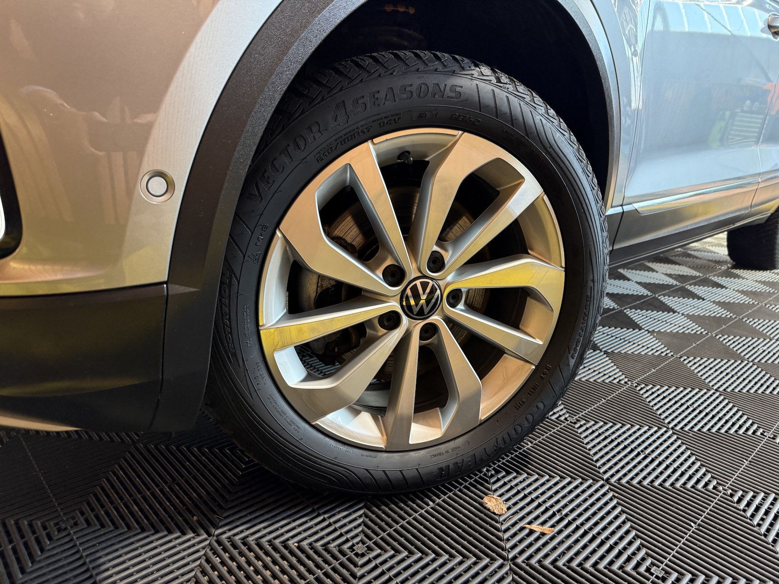 Fahrzeugabbildung Volkswagen T-Roc 2,0 TDI Life DSG *Navi*AHK*LED*Kam*Virtual