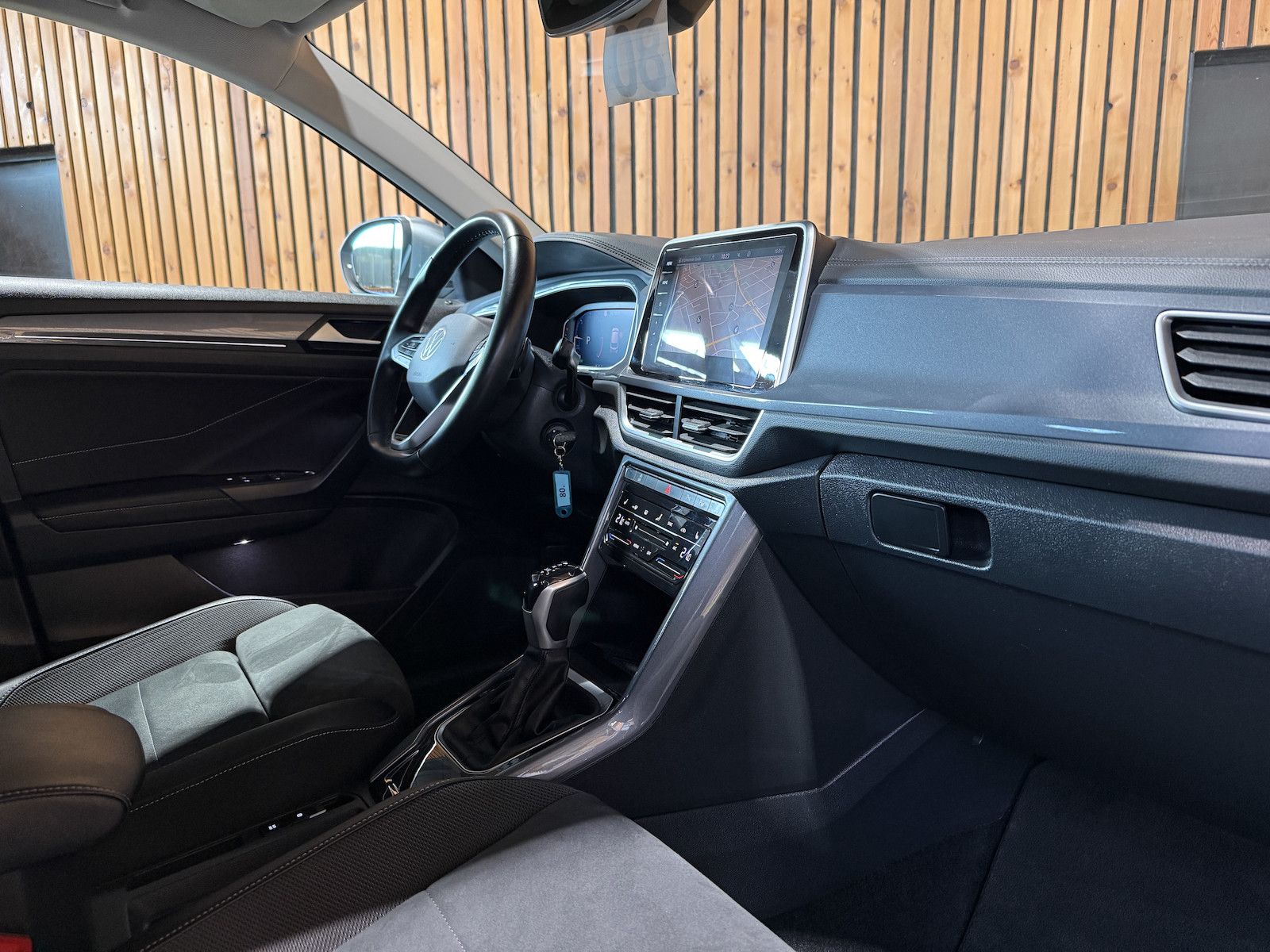Fahrzeugabbildung Volkswagen T-Roc 2,0 TDI Life DSG *Navi*AHK*LED*Kam*Virtual