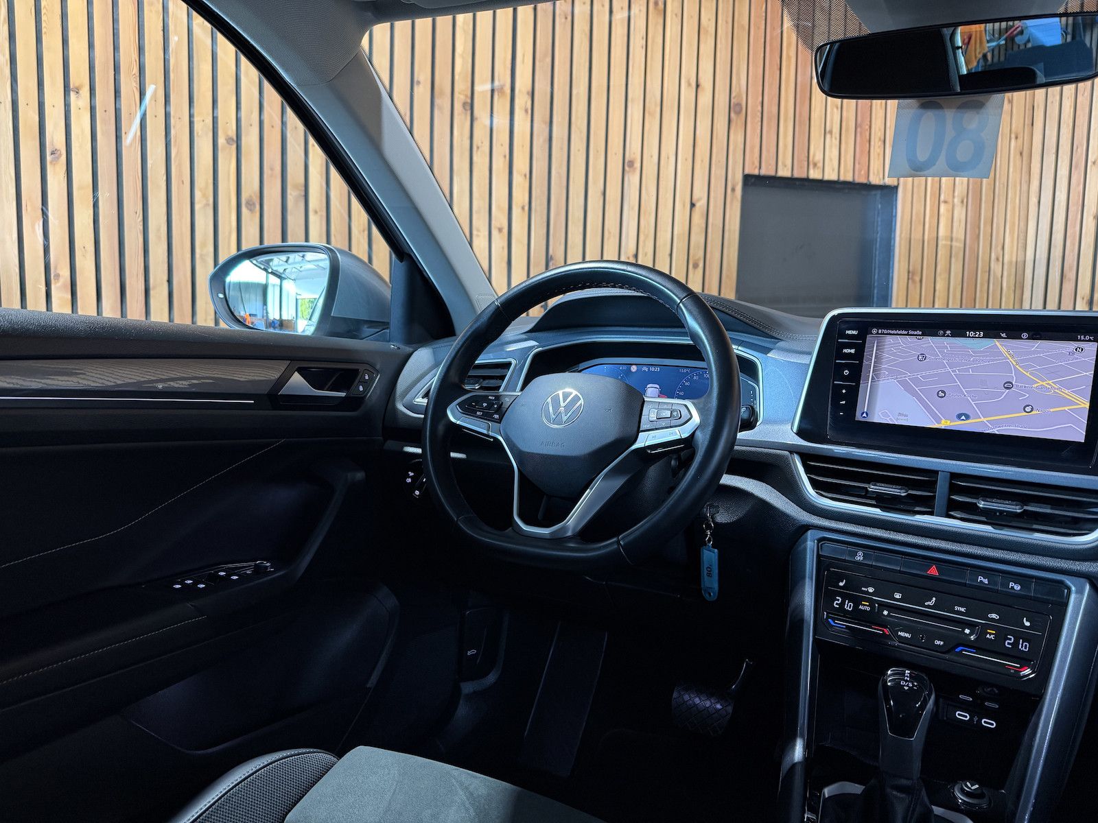 Fahrzeugabbildung Volkswagen T-Roc 2,0 TDI Life DSG *Navi*AHK*LED*Kam*Virtual