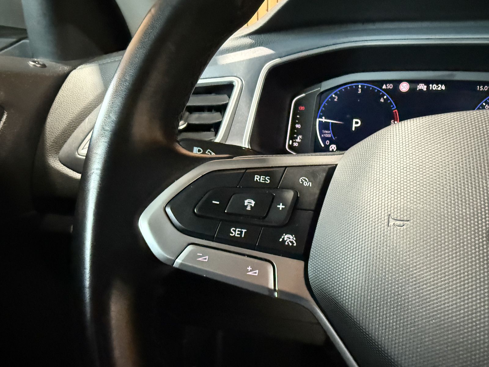 Fahrzeugabbildung Volkswagen T-Roc 2,0 TDI Life DSG *Navi*AHK*LED*Kam*Virtual