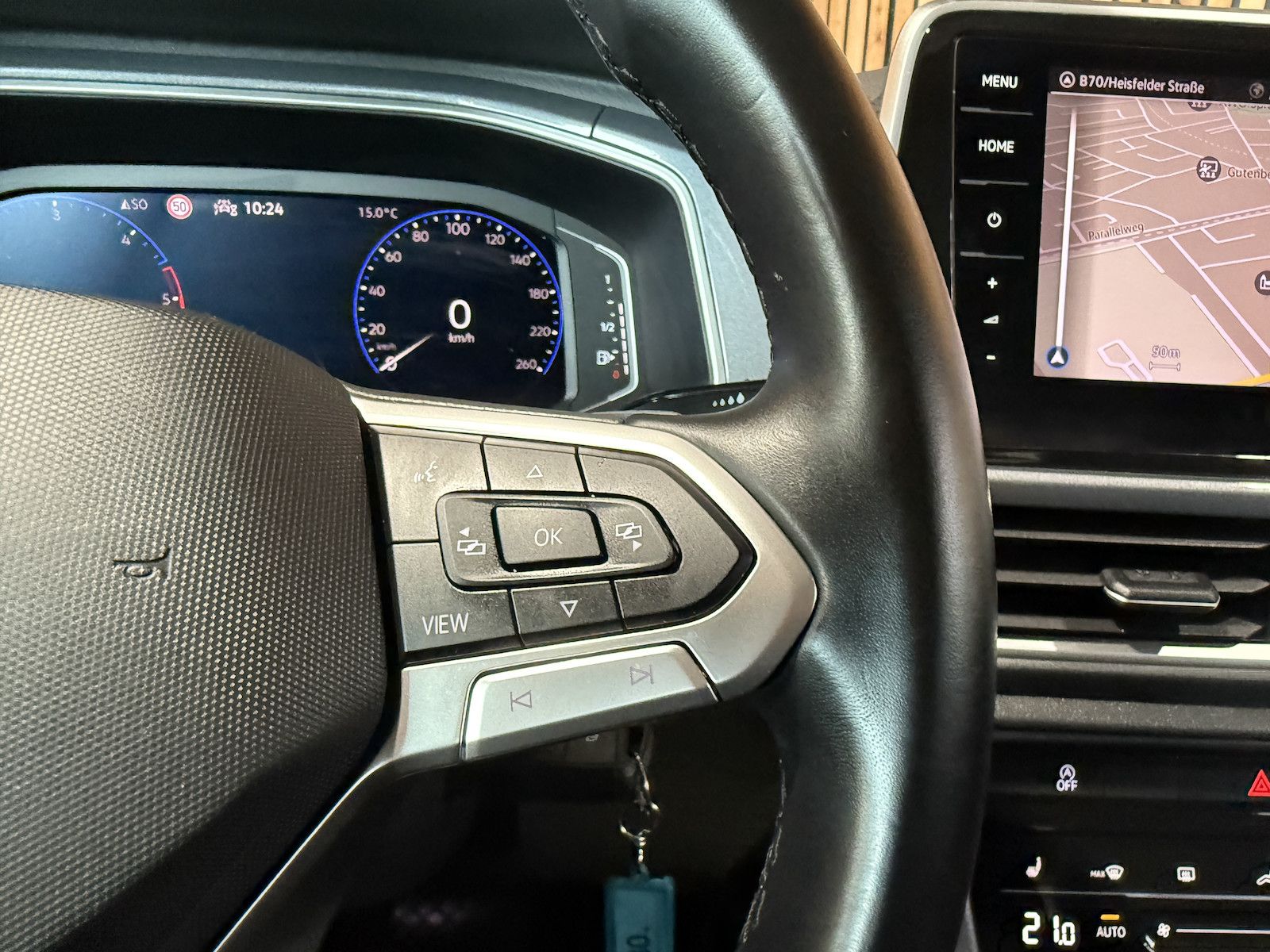 Fahrzeugabbildung Volkswagen T-Roc 2,0 TDI Life DSG *Navi*AHK*LED*Kam*Virtual