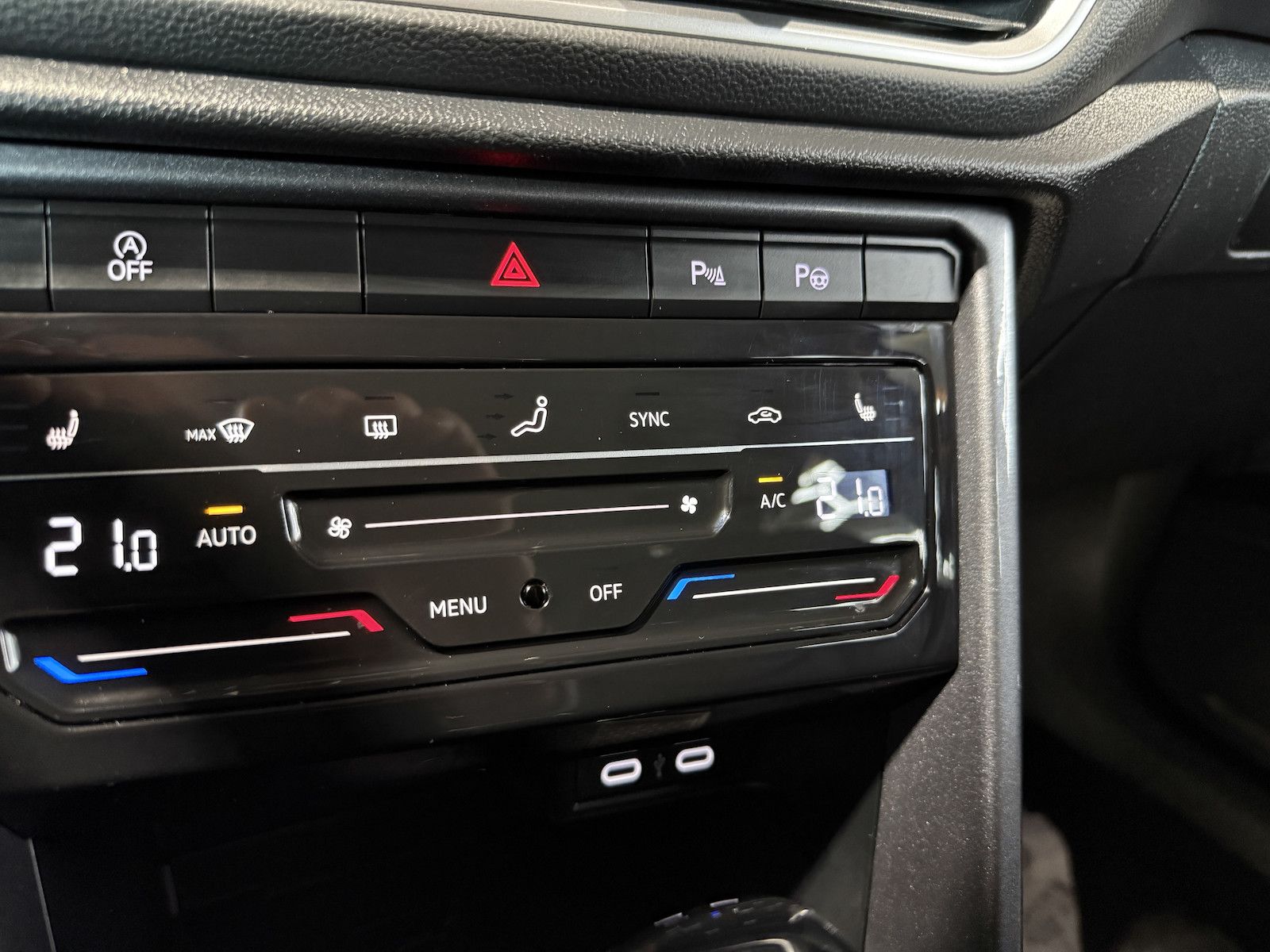 Fahrzeugabbildung Volkswagen T-Roc 2,0 TDI Life DSG *Navi*AHK*LED*Kam*Virtual