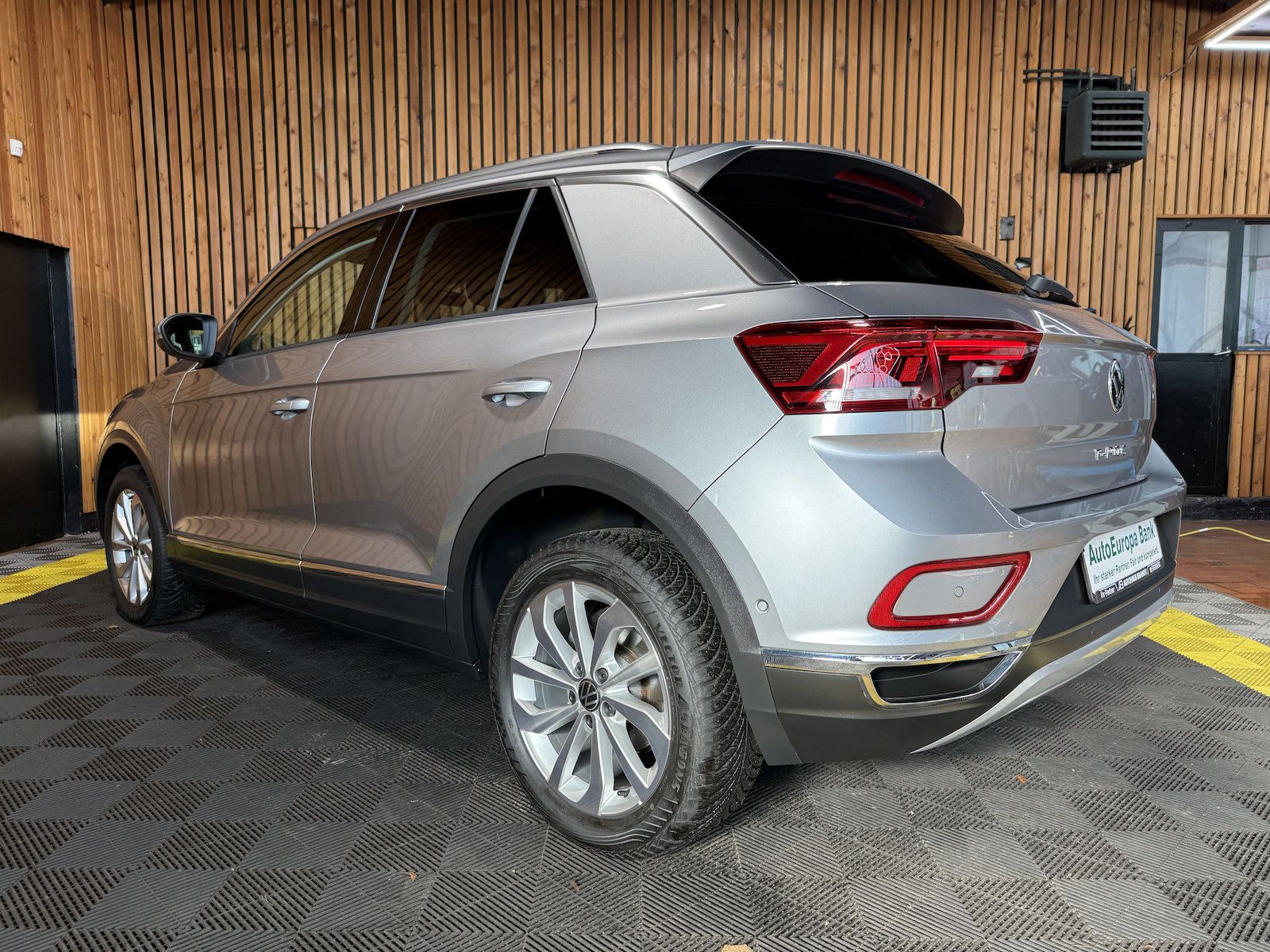 Fahrzeugabbildung Volkswagen T-Roc 2,0 TDI Life DSG *Navi*AHK*LED*Kam*Virtual