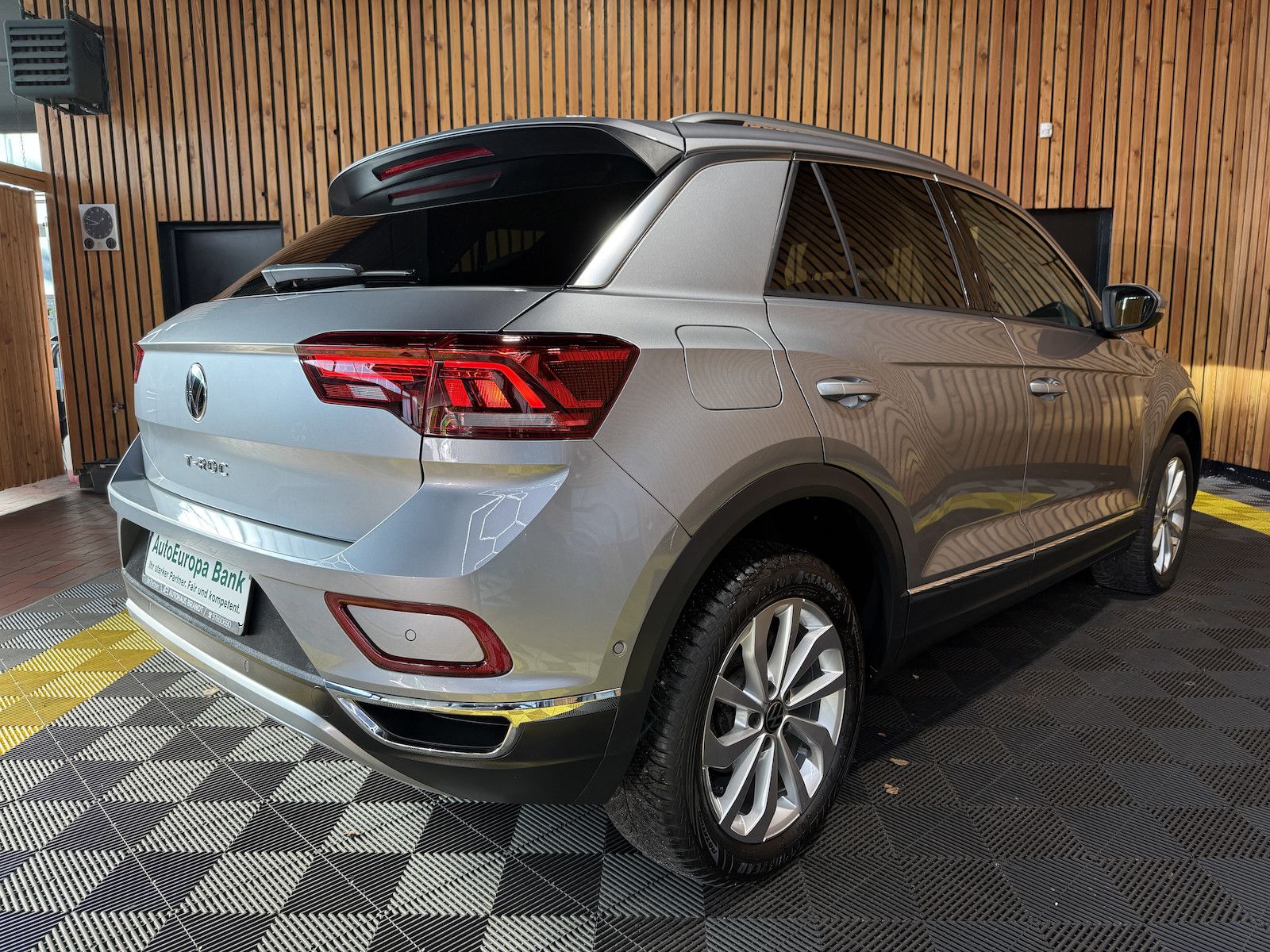 Fahrzeugabbildung Volkswagen T-Roc 2,0 TDI Life DSG *Navi*AHK*LED*Kam*Virtual