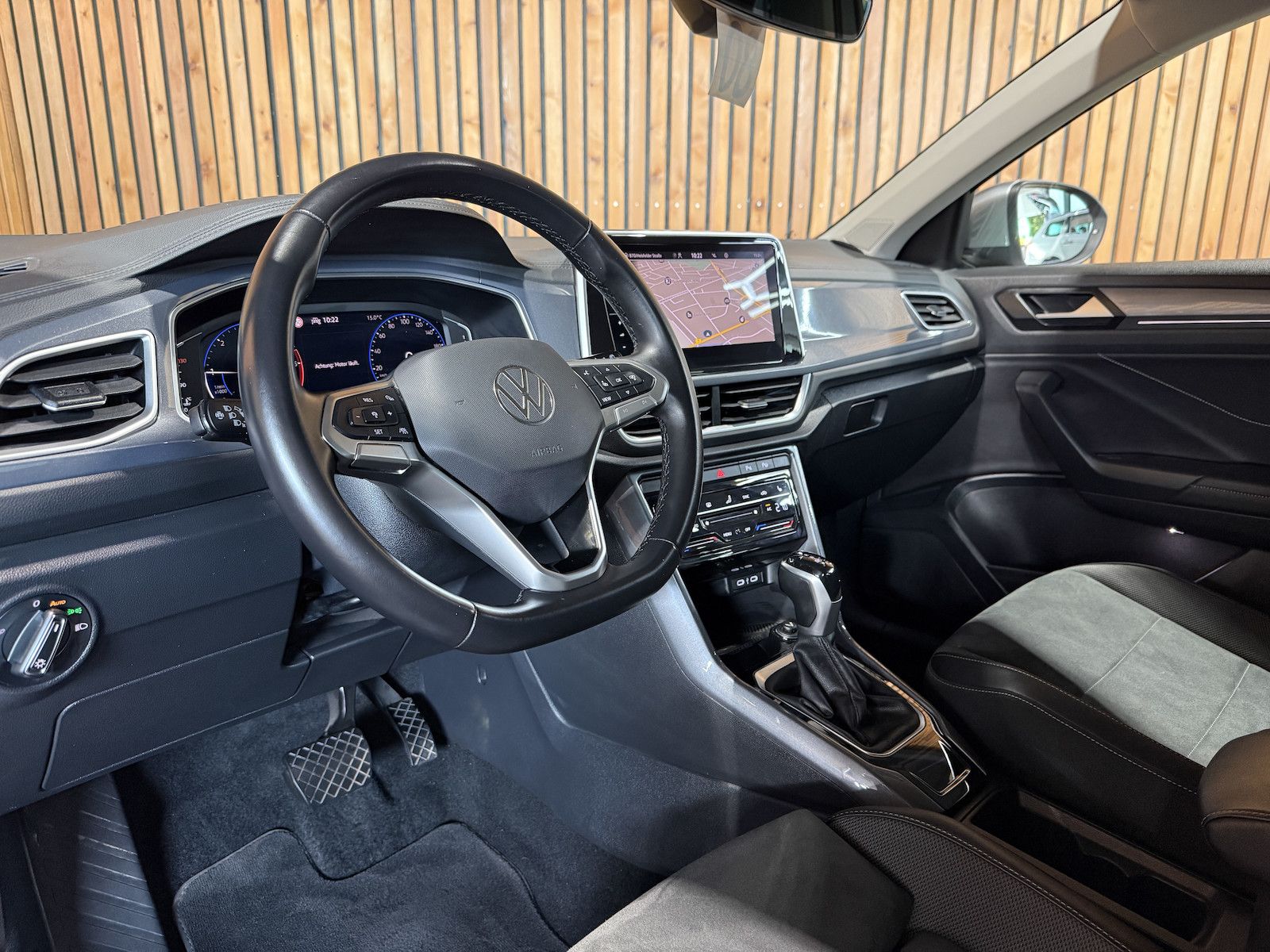 Fahrzeugabbildung Volkswagen T-Roc 2,0 TDI Life DSG *Navi*AHK*LED*Kam*Virtual