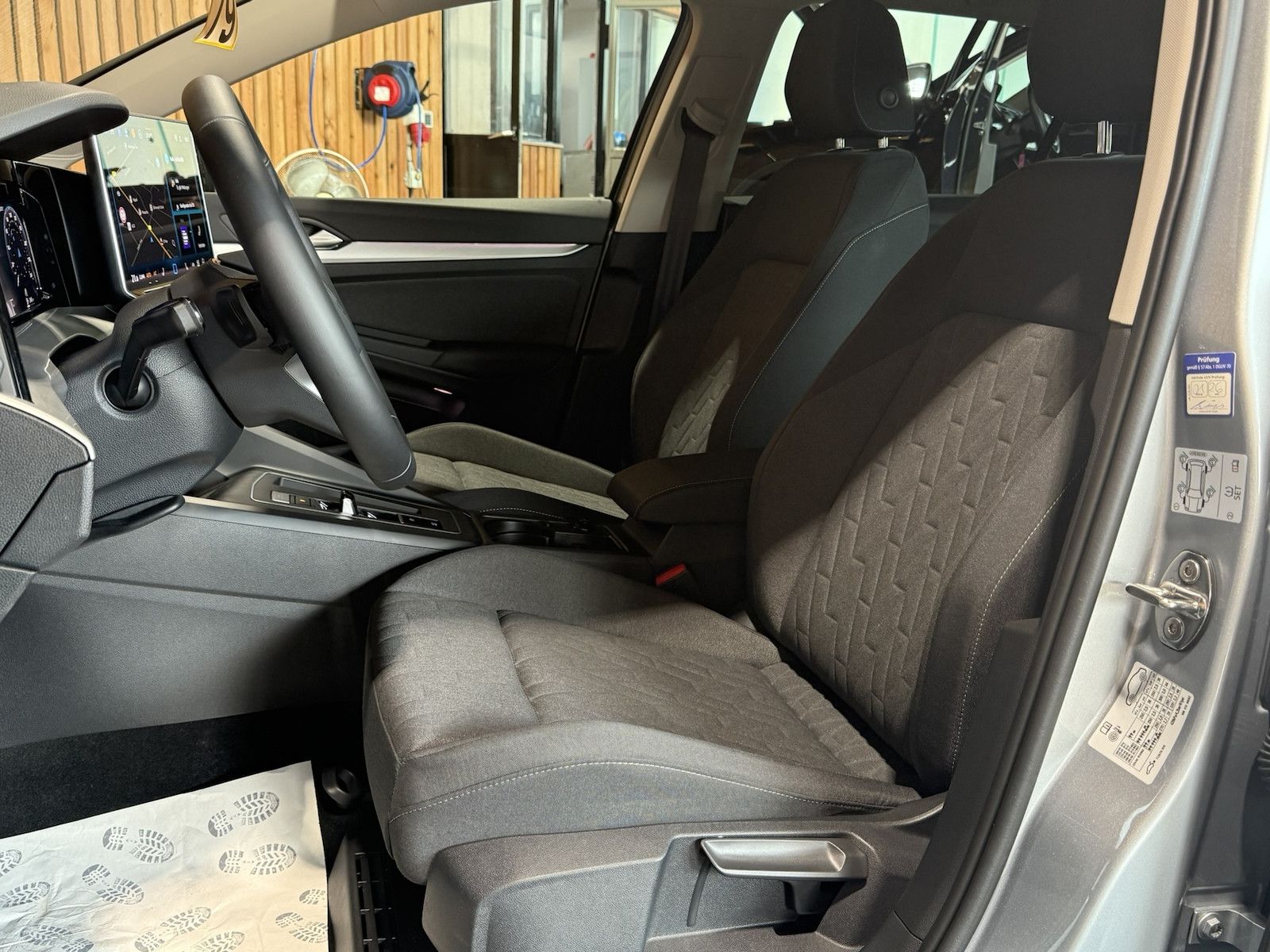 Fahrzeugabbildung Volkswagen Golf Variant 1,5 eTSI Facelift *Navi*AHK*LED*Kam