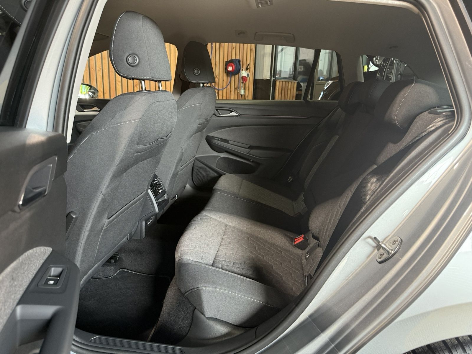Fahrzeugabbildung Volkswagen Golf Variant 1,5 eTSI Facelift *Navi*AHK*LED*Kam
