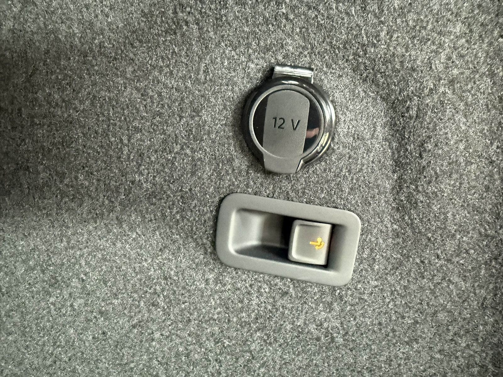 Fahrzeugabbildung Volkswagen Golf Variant 1,5 eTSI Facelift *Navi*AHK*LED*Kam