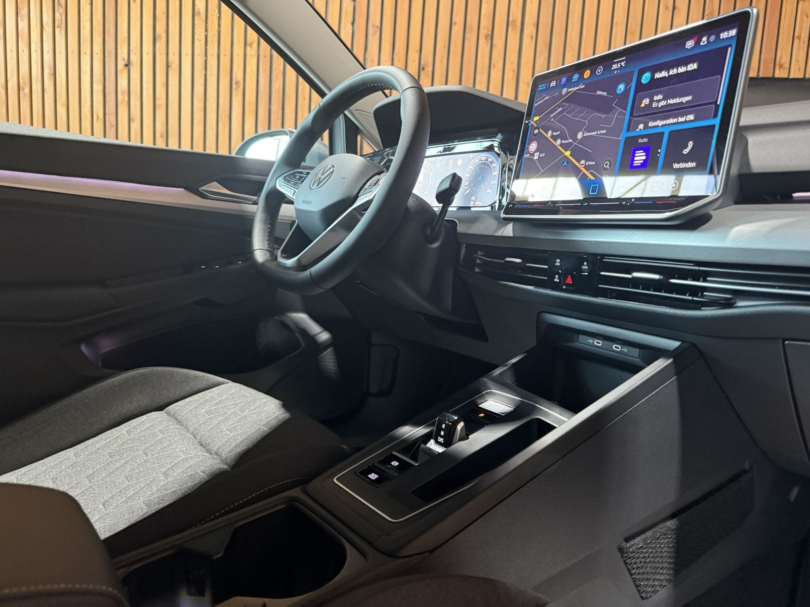 Fahrzeugabbildung Volkswagen Golf Variant 1,5 eTSI Facelift *Navi*AHK*LED*Kam