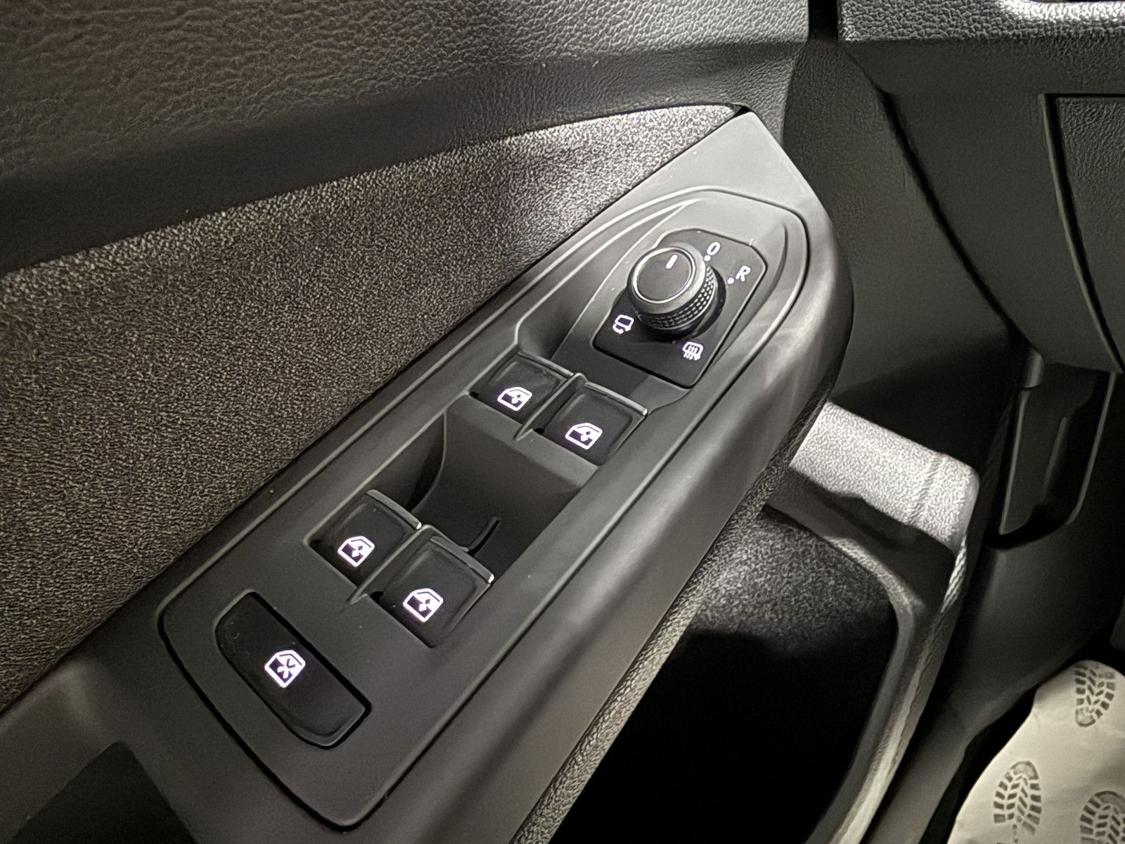 Fahrzeugabbildung Volkswagen Golf Variant 1,5 eTSI Facelift *Navi*AHK*LED*Kam