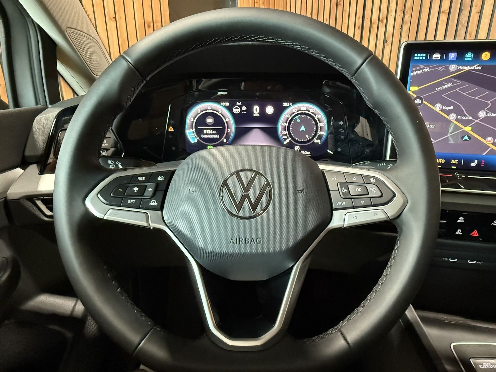 Fahrzeugabbildung Volkswagen Golf Variant 1,5 eTSI Facelift *Navi*AHK*LED*Kam