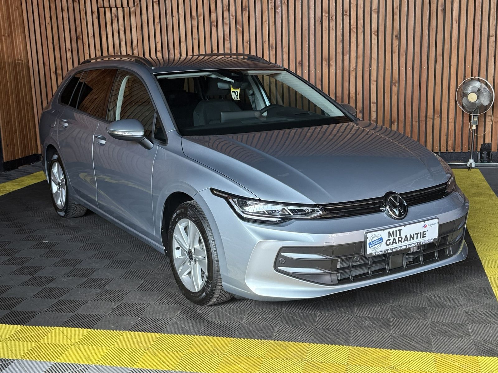 Fahrzeugabbildung Volkswagen Golf Variant 1,5 eTSI Facelift *Navi*AHK*LED*Kam