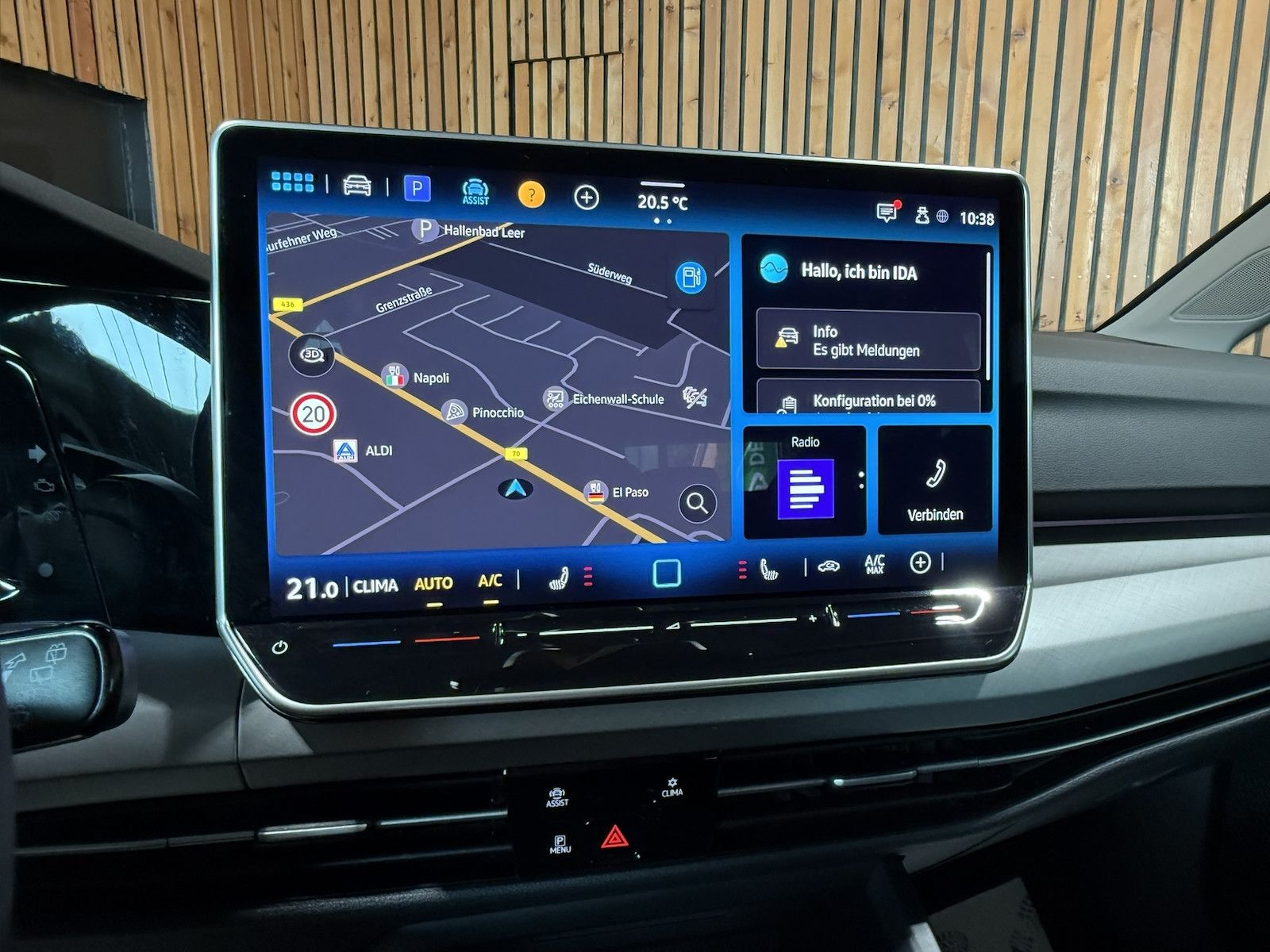 Fahrzeugabbildung Volkswagen Golf Variant 1,5 eTSI Facelift *Navi*AHK*LED*Kam