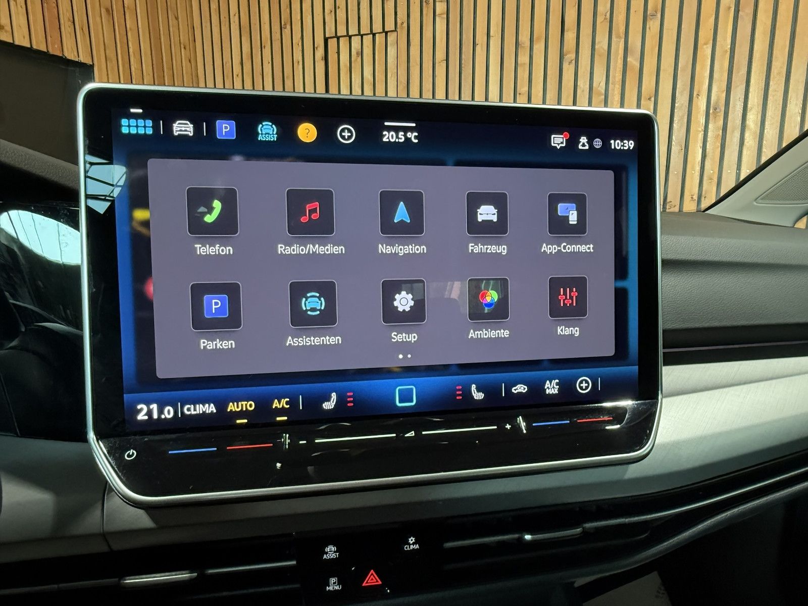 Fahrzeugabbildung Volkswagen Golf Variant 1,5 eTSI Facelift *Navi*AHK*LED*Kam