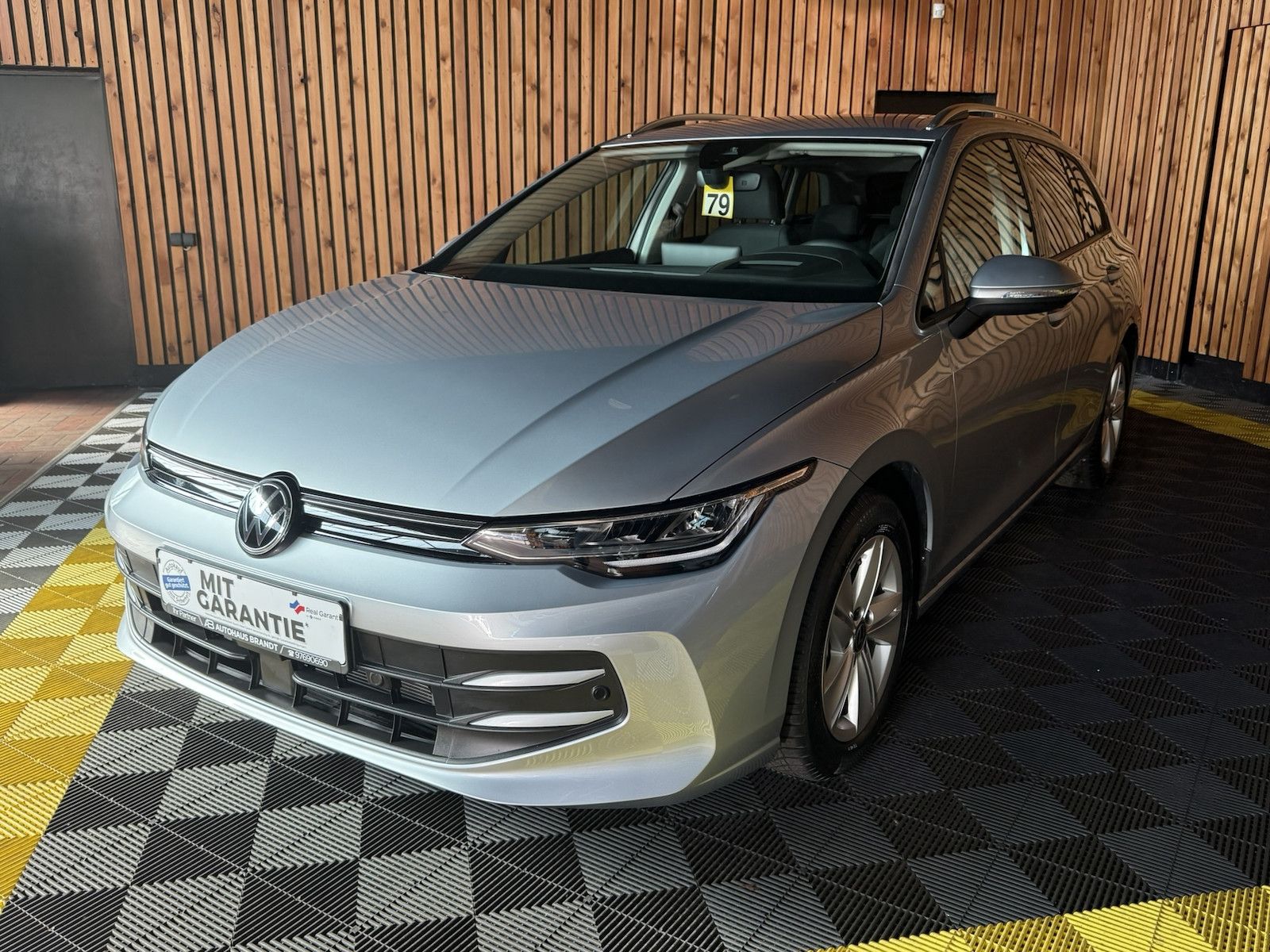 Fahrzeugabbildung Volkswagen Golf Variant 1,5 eTSI Facelift *Navi*AHK*LED*Kam