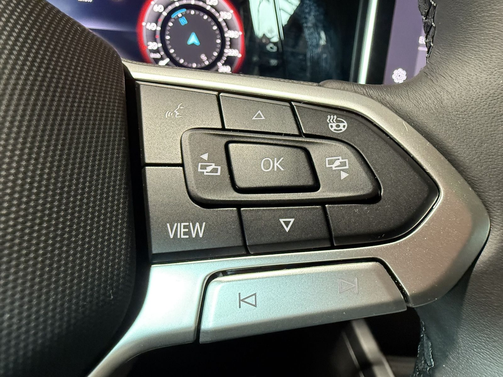 Fahrzeugabbildung Volkswagen Golf Variant 1,5 eTSI Facelift *Navi*AHK*LED*Kam