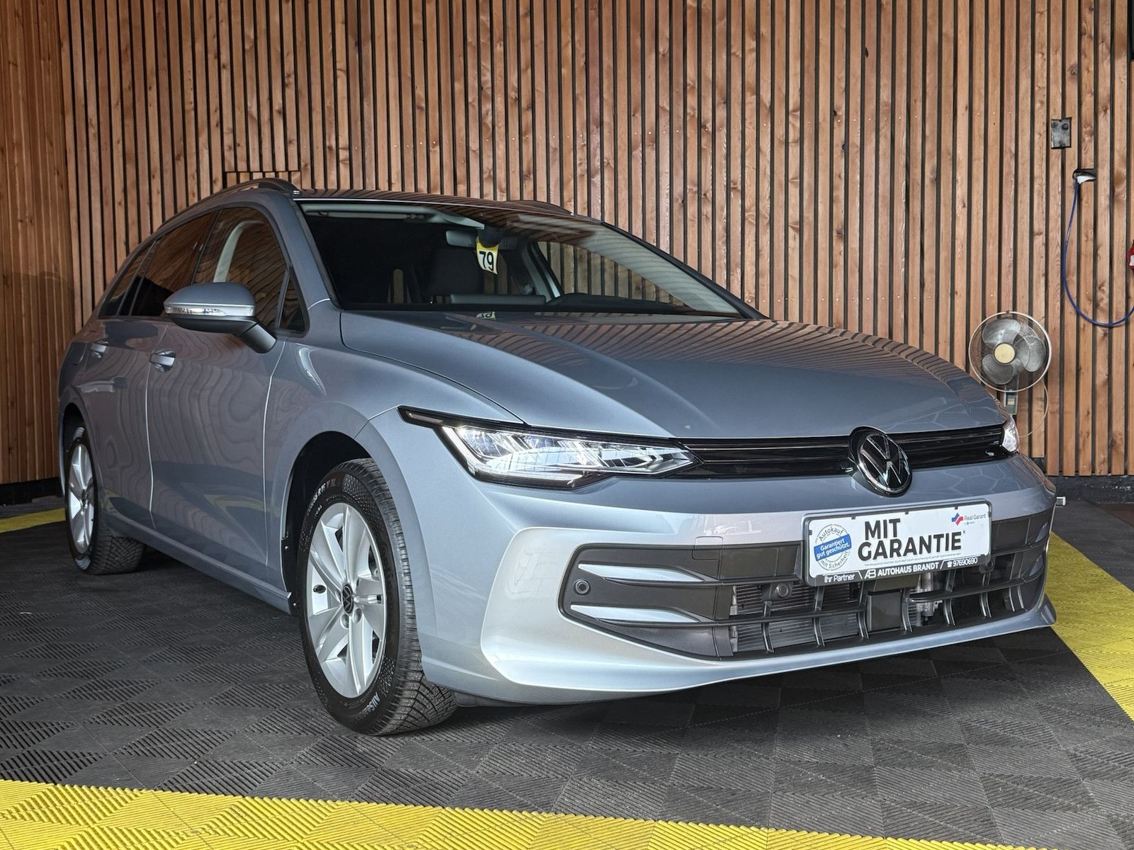 Fahrzeugabbildung Volkswagen Golf Variant 1,5 eTSI Facelift *Navi*AHK*LED*Kam