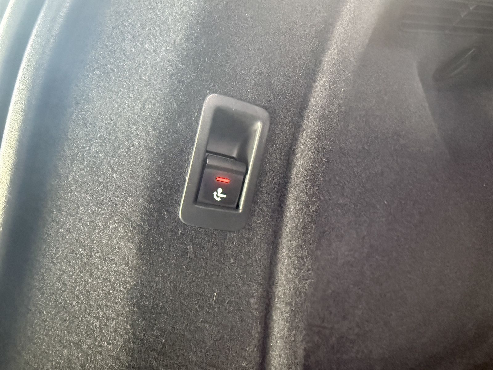 Fahrzeugabbildung Audi A4 Avant 2,0 TDI Aut. *Navi+*ACC*AHK*Kamera*App*