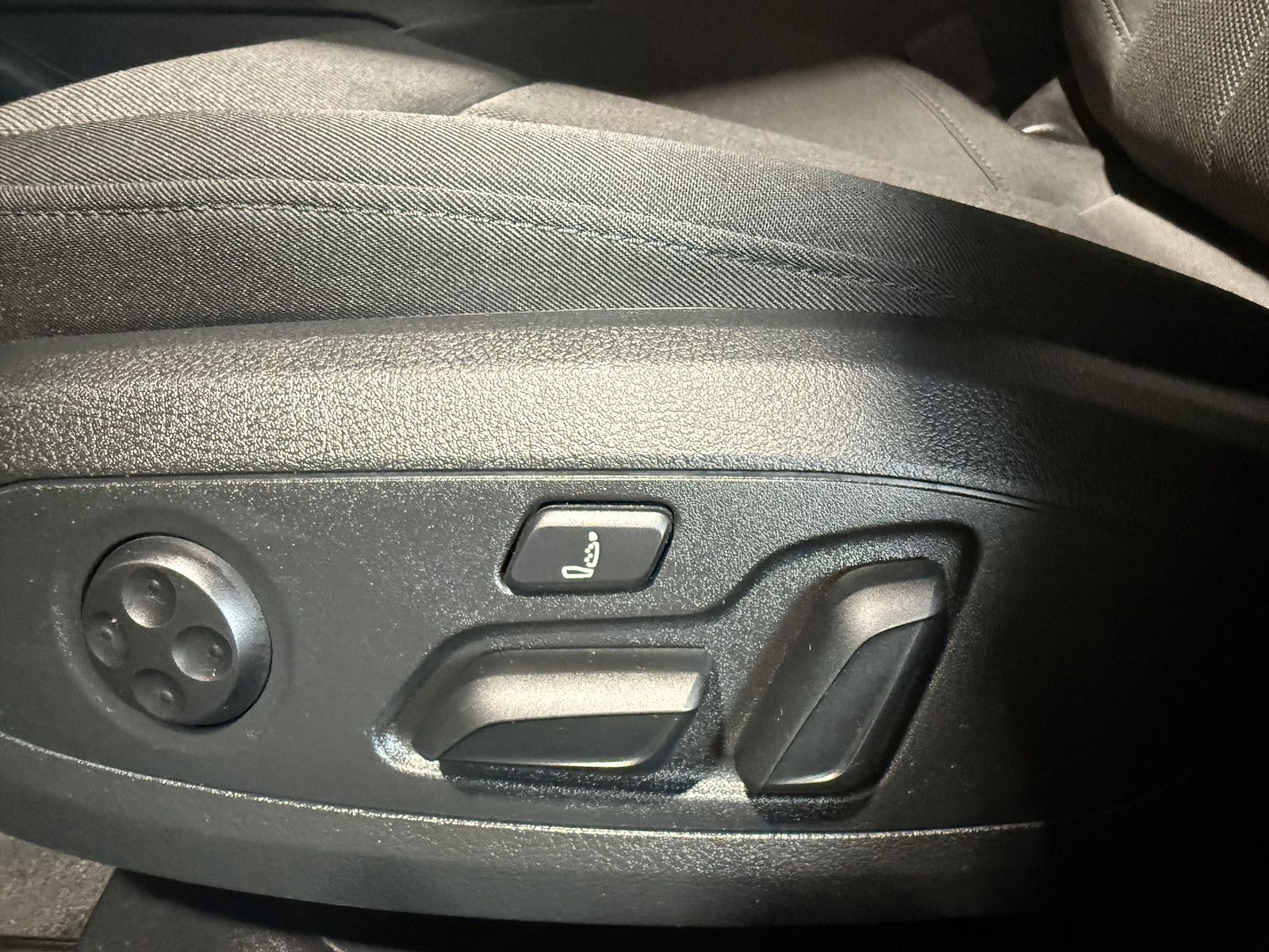 Fahrzeugabbildung Audi A4 Avant 2,0 TDI Aut. *Navi+*ACC*AHK*Kamera*App*