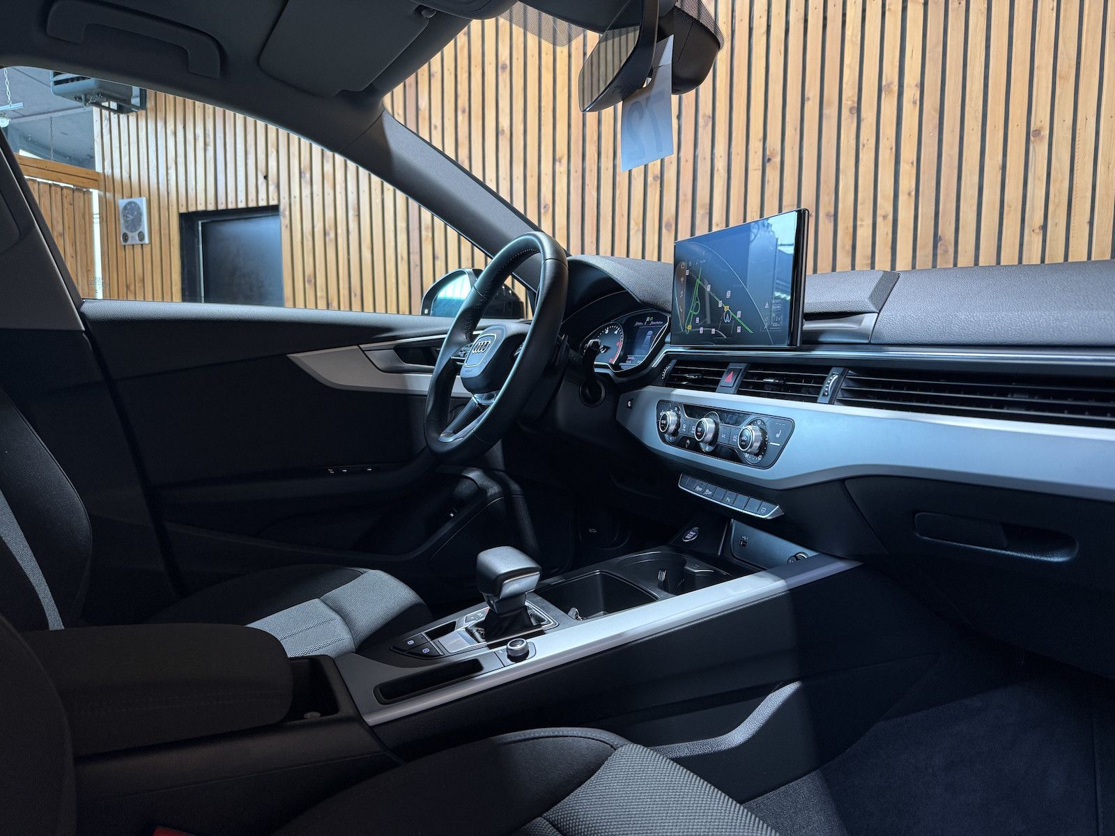 Fahrzeugabbildung Audi A4 Avant 2,0 TDI Aut. *Navi+*ACC*AHK*Kamera*App*