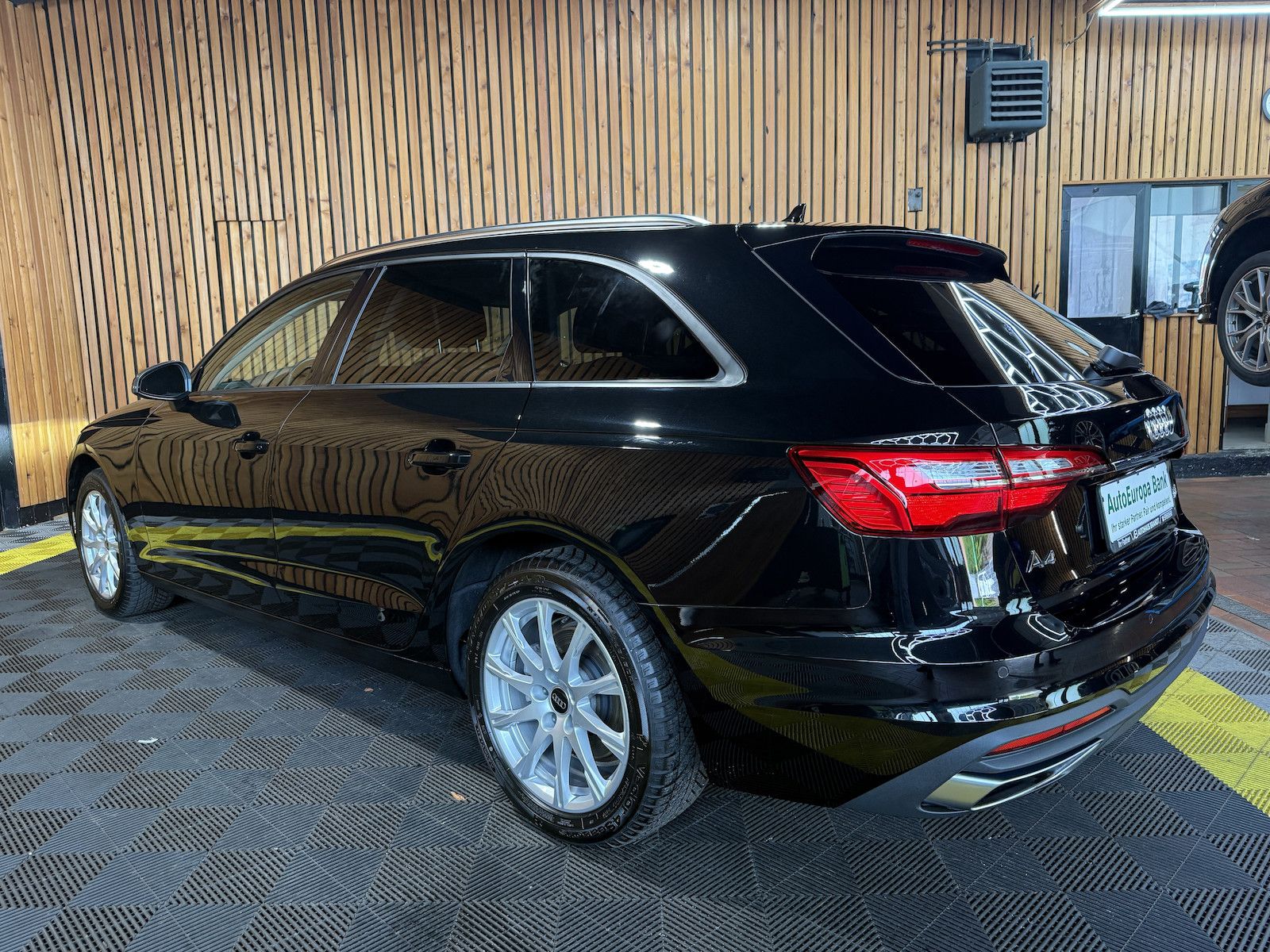 Fahrzeugabbildung Audi A4 Avant 2,0 TDI Aut. *Navi+*ACC*AHK*Kamera*App*