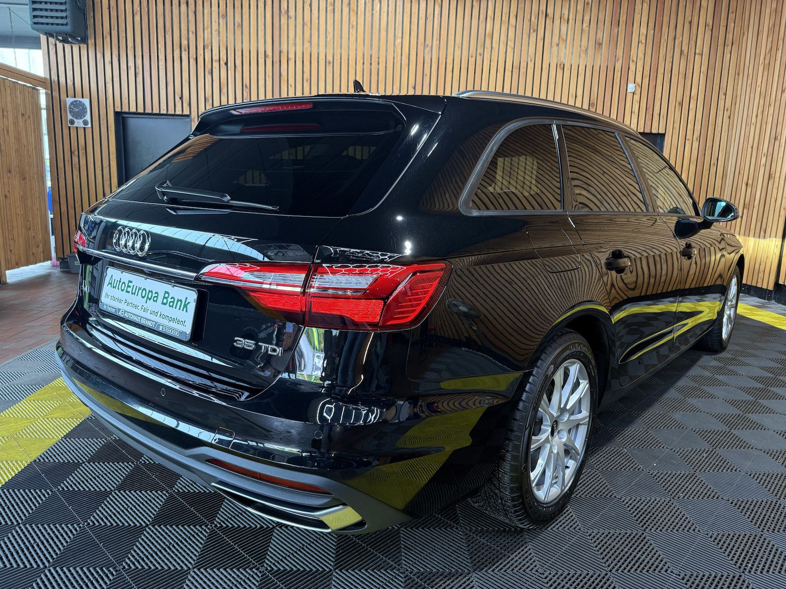 Fahrzeugabbildung Audi A4 Avant 2,0 TDI Aut. *Navi+*ACC*AHK*Kamera*App*