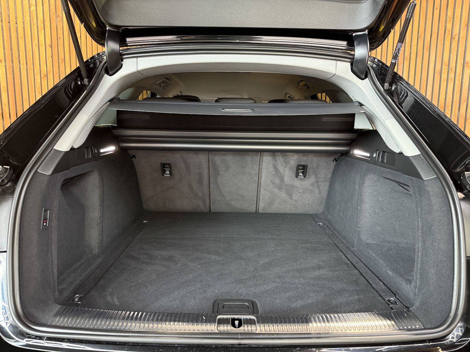 Fahrzeugabbildung Audi A4 Avant 2,0 TDI Aut. *Navi+*ACC*AHK*Kamera*App*