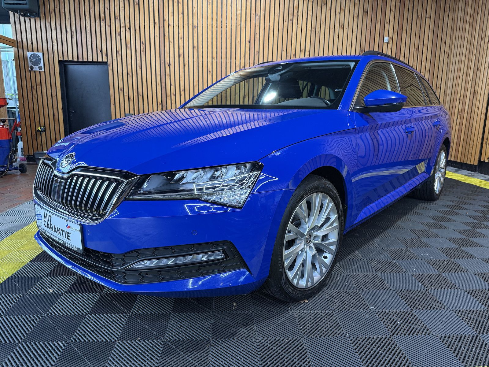 SKODA Superb Combi 2,0TDI DSG Navi*ACC*LED*AHK*Virtual