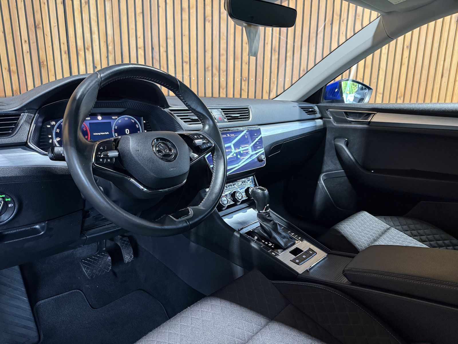 Fahrzeugabbildung SKODA Superb Combi 2,0TDI DSG Navi*ACC*LED*AHK*Virtual