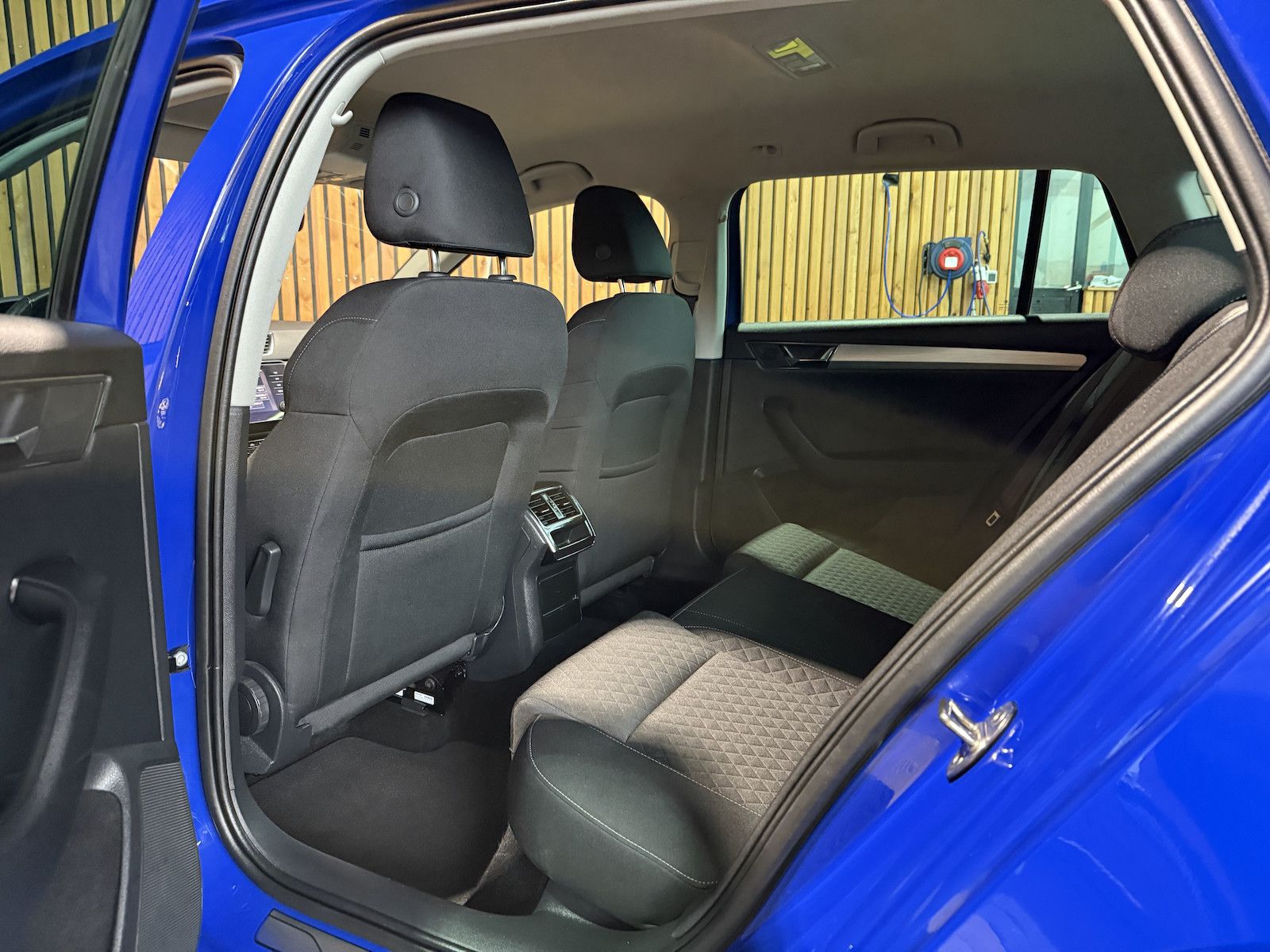 Fahrzeugabbildung SKODA Superb Combi 2,0TDI DSG Navi*ACC*LED*AHK*Virtual