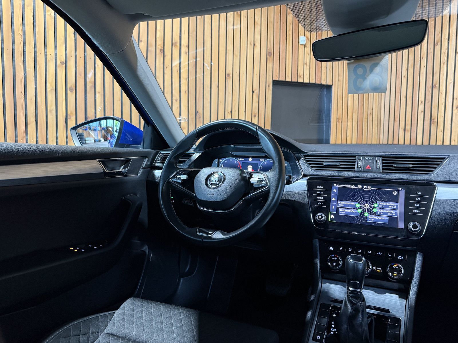 Fahrzeugabbildung SKODA Superb Combi 2,0TDI DSG Navi*ACC*LED*AHK*Virtual