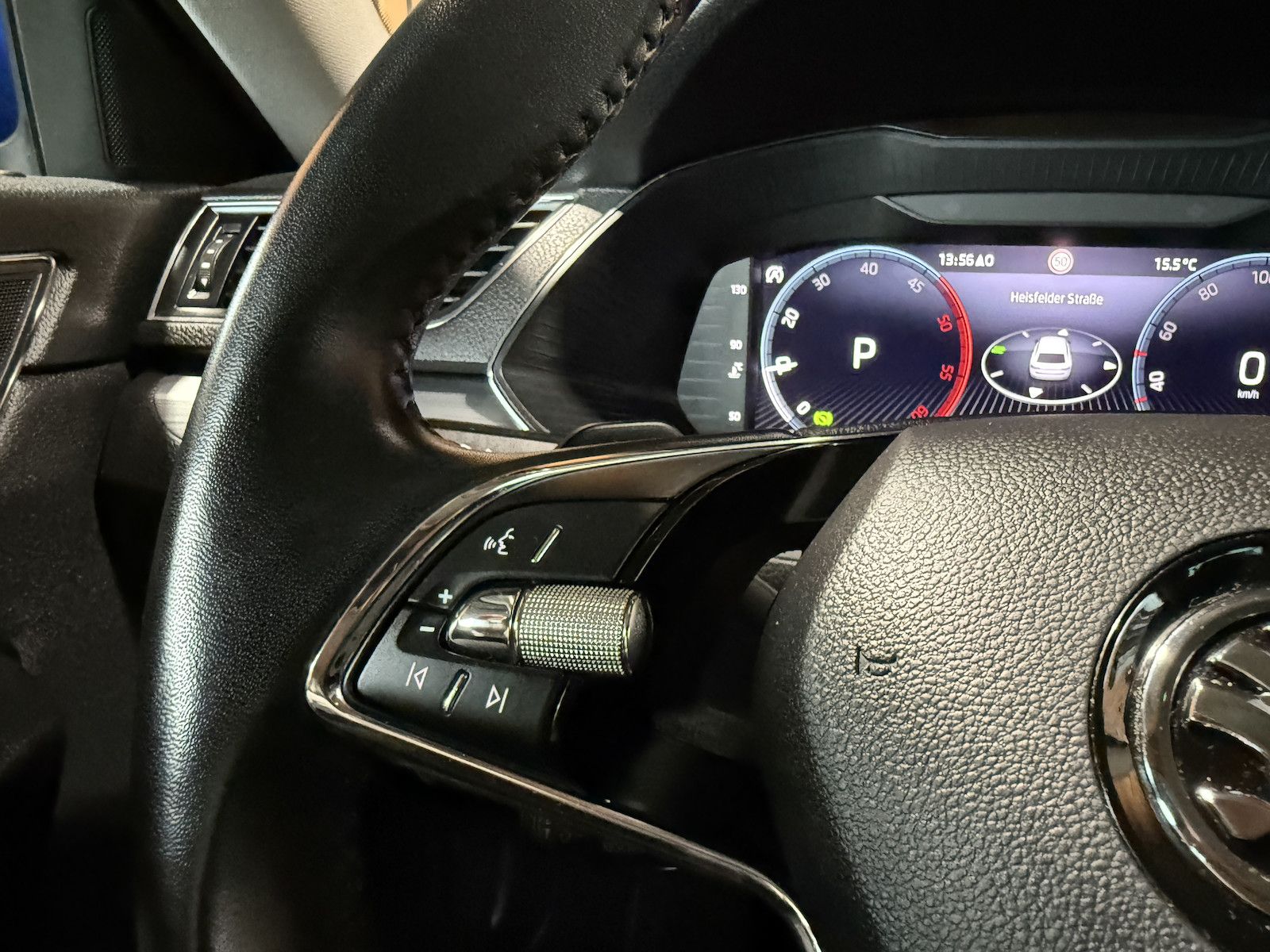 Fahrzeugabbildung SKODA Superb Combi 2,0TDI DSG Navi*ACC*LED*AHK*Virtual