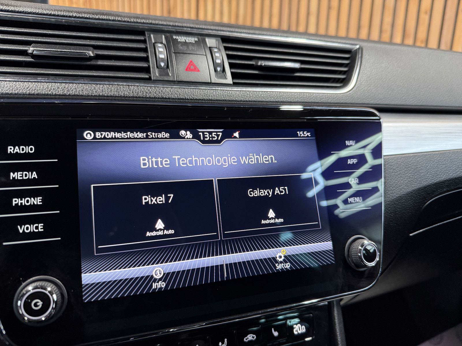Fahrzeugabbildung SKODA Superb Combi 2,0TDI DSG Navi*ACC*LED*AHK*Virtual