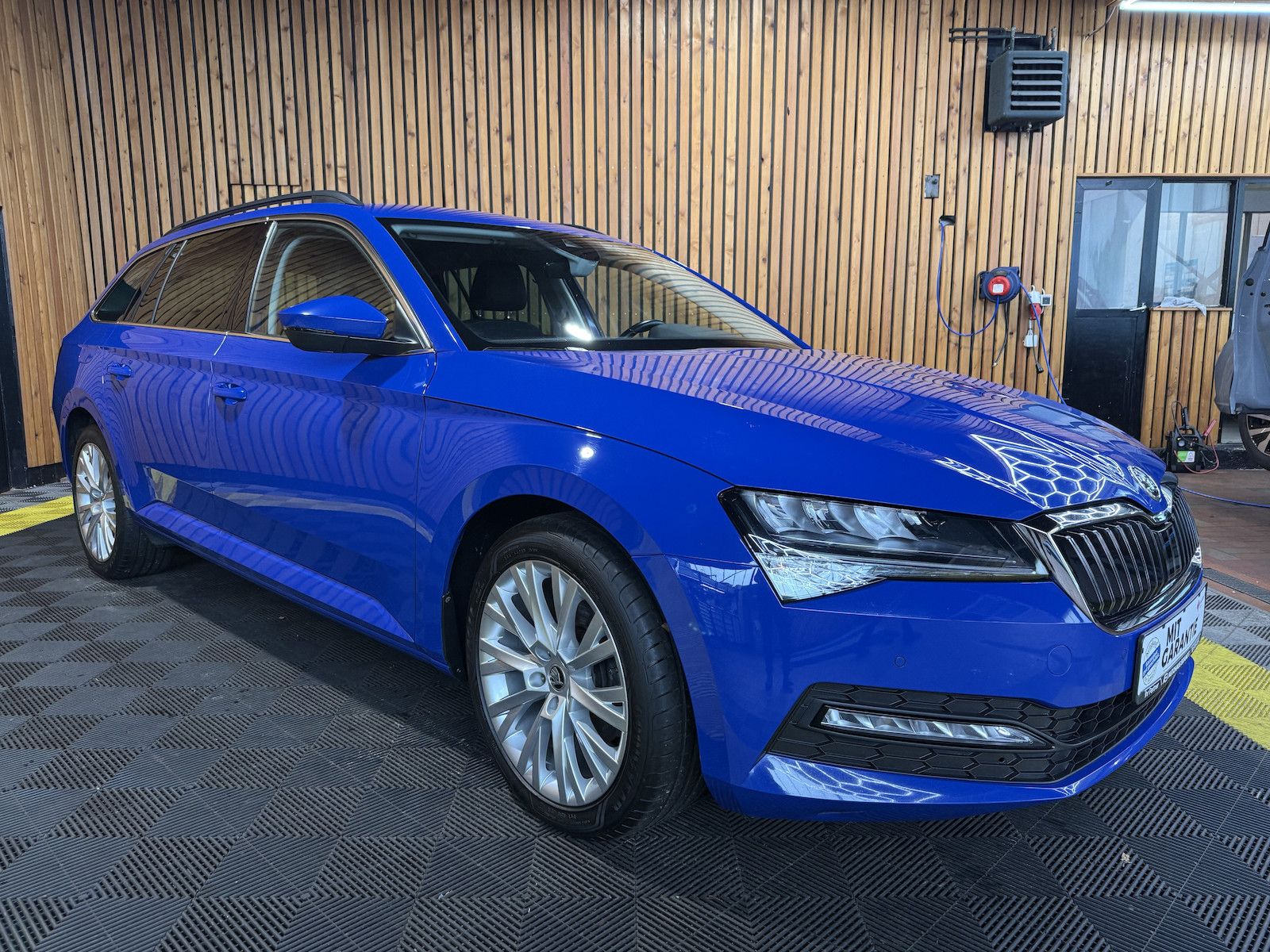 Fahrzeugabbildung SKODA Superb Combi 2,0TDI DSG Navi*ACC*LED*AHK*Virtual