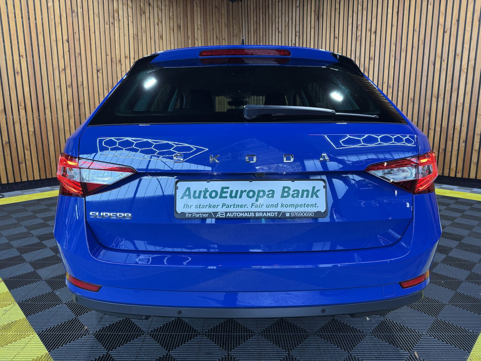 Fahrzeugabbildung SKODA Superb Combi 2,0TDI DSG Navi*ACC*LED*AHK*Virtual