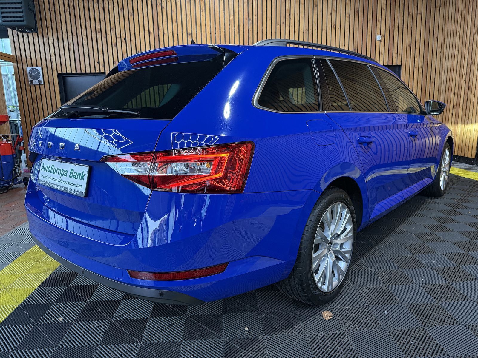 Fahrzeugabbildung SKODA Superb Combi 2,0TDI DSG Navi*ACC*LED*AHK*Virtual