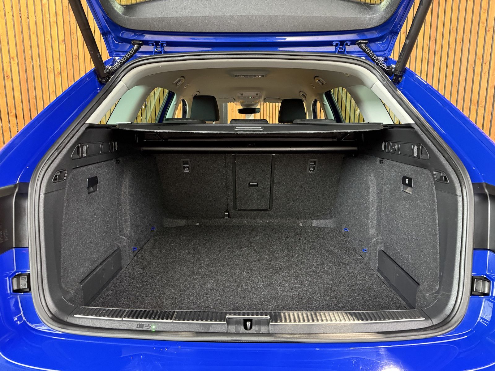 Fahrzeugabbildung SKODA Superb Combi 2,0TDI DSG Navi*ACC*LED*AHK*Virtual