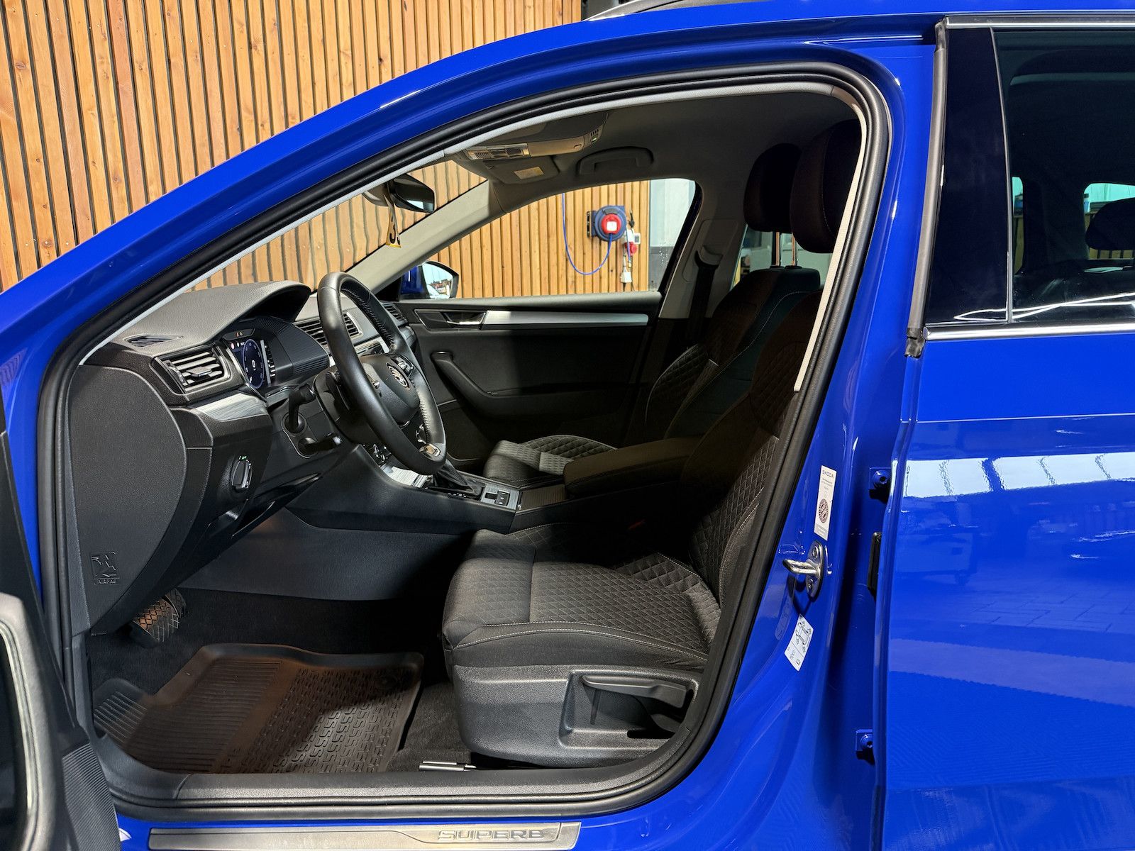 Fahrzeugabbildung SKODA Superb Combi TSI iV DSG Navi*Virt*Kam*St.Hz*AHK
