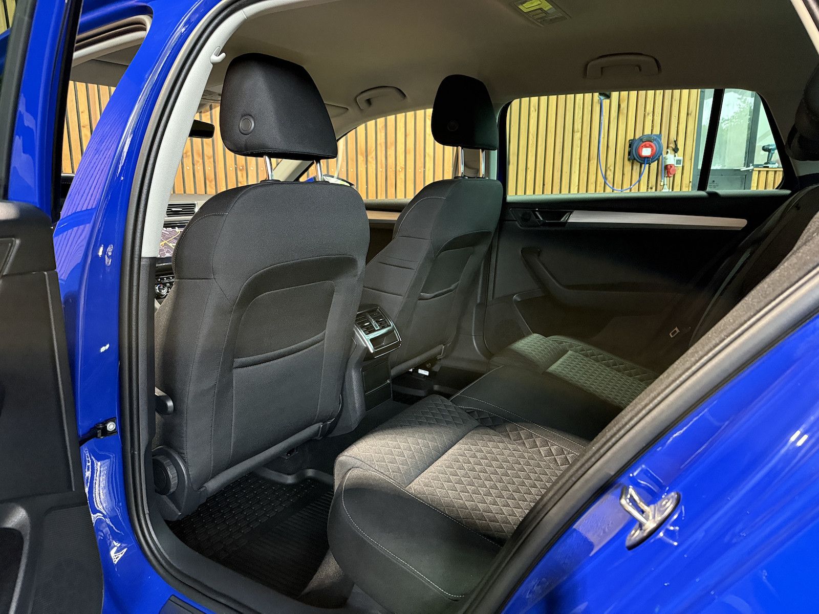 Fahrzeugabbildung SKODA Superb Combi TSI iV DSG Navi*Virt*Kam*St.Hz*AHK
