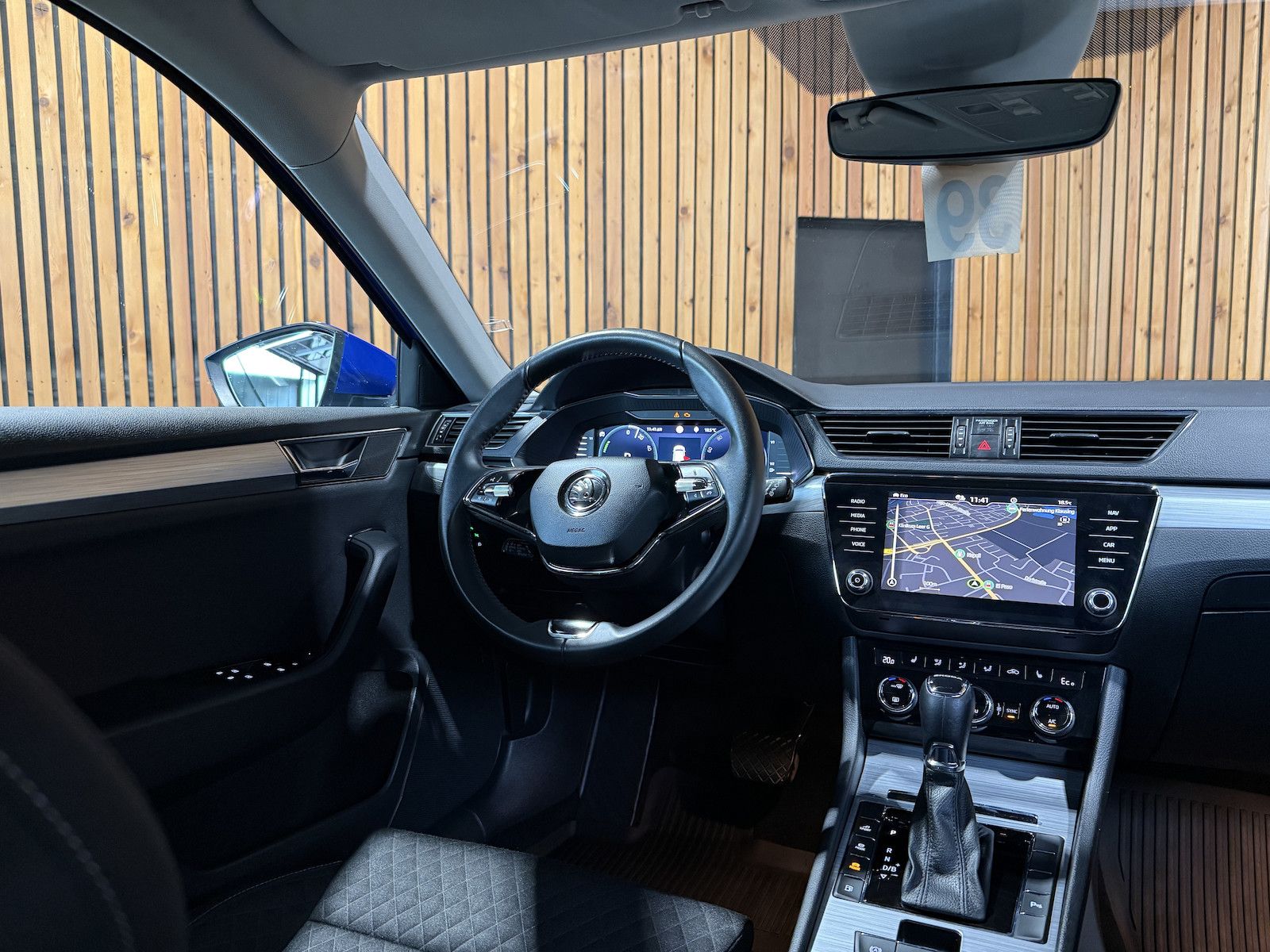 Fahrzeugabbildung SKODA Superb Combi TSI iV DSG Navi*Virt*Kam*St.Hz*AHK