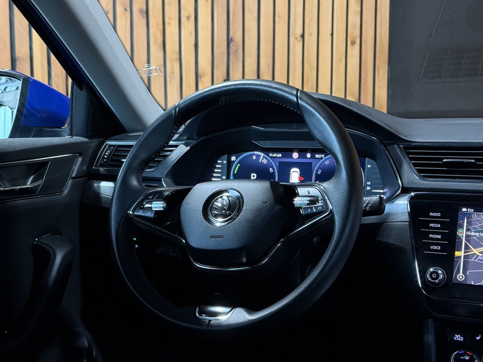 Fahrzeugabbildung SKODA Superb Combi TSI iV DSG Navi*Virt*Kam*St.Hz*AHK