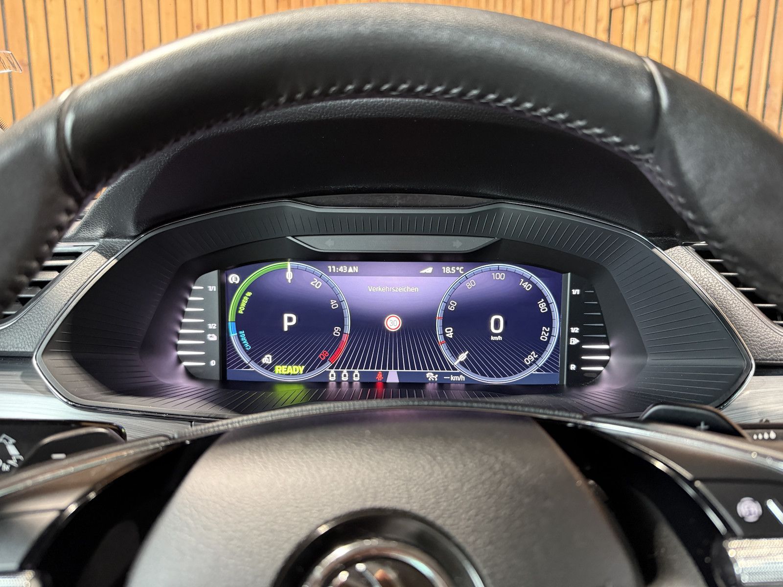 Fahrzeugabbildung SKODA Superb Combi TSI iV DSG Navi*Virt*Kam*St.Hz*AHK