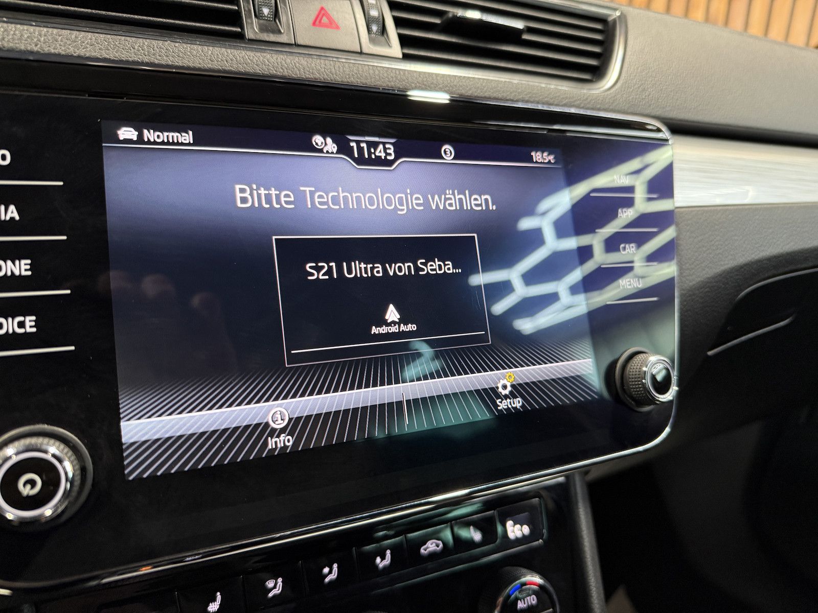Fahrzeugabbildung SKODA Superb Combi TSI iV DSG Navi*Virt*Kam*St.Hz*AHK