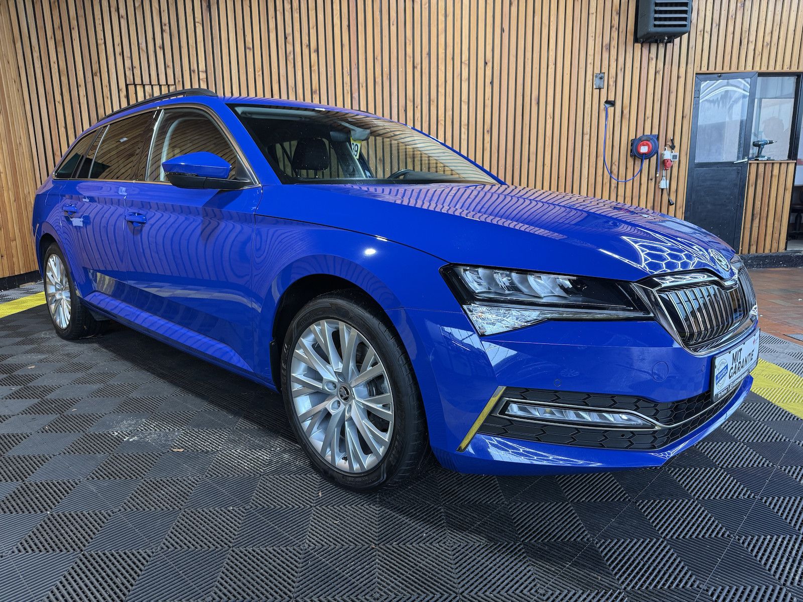 Fahrzeugabbildung SKODA Superb Combi TSI iV DSG Navi*Virt*Kam*St.Hz*AHK