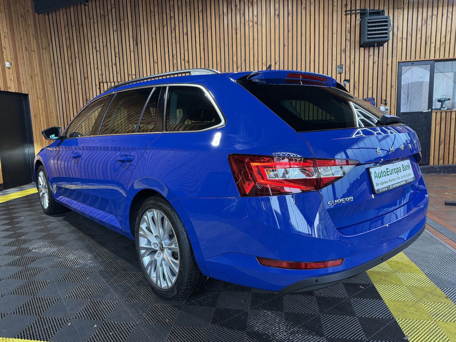 Fahrzeugabbildung SKODA Superb Combi TSI iV DSG Navi*Virt*Kam*St.Hz*AHK
